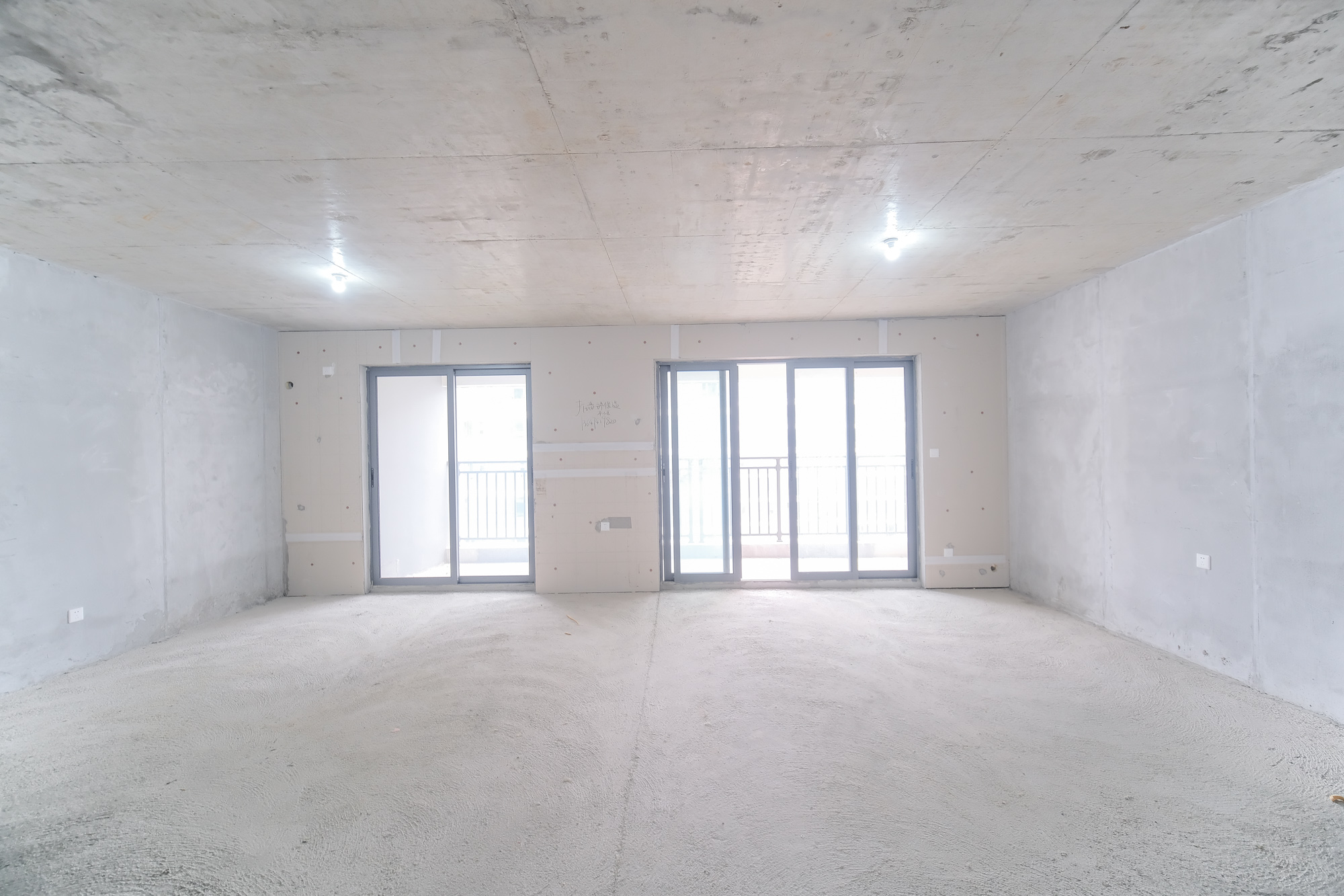 保利金香槟 4室2厅1卫 121.8万 保利金香槟 4室2厅1卫 121.8万客厅