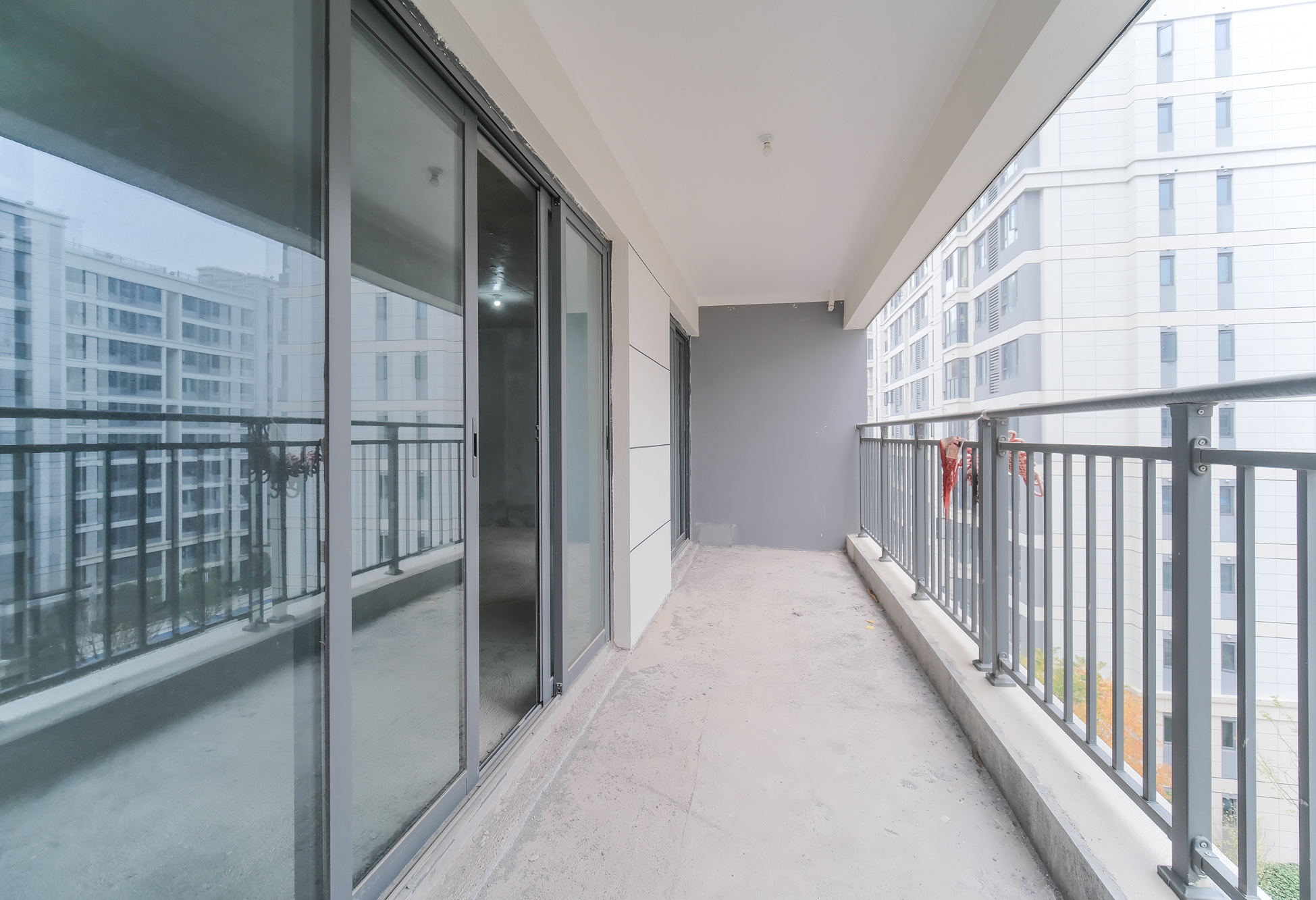 保利金香槟 4室2厅1卫 121.8万 保利金香槟 4室2厅1卫 121.8万阳台