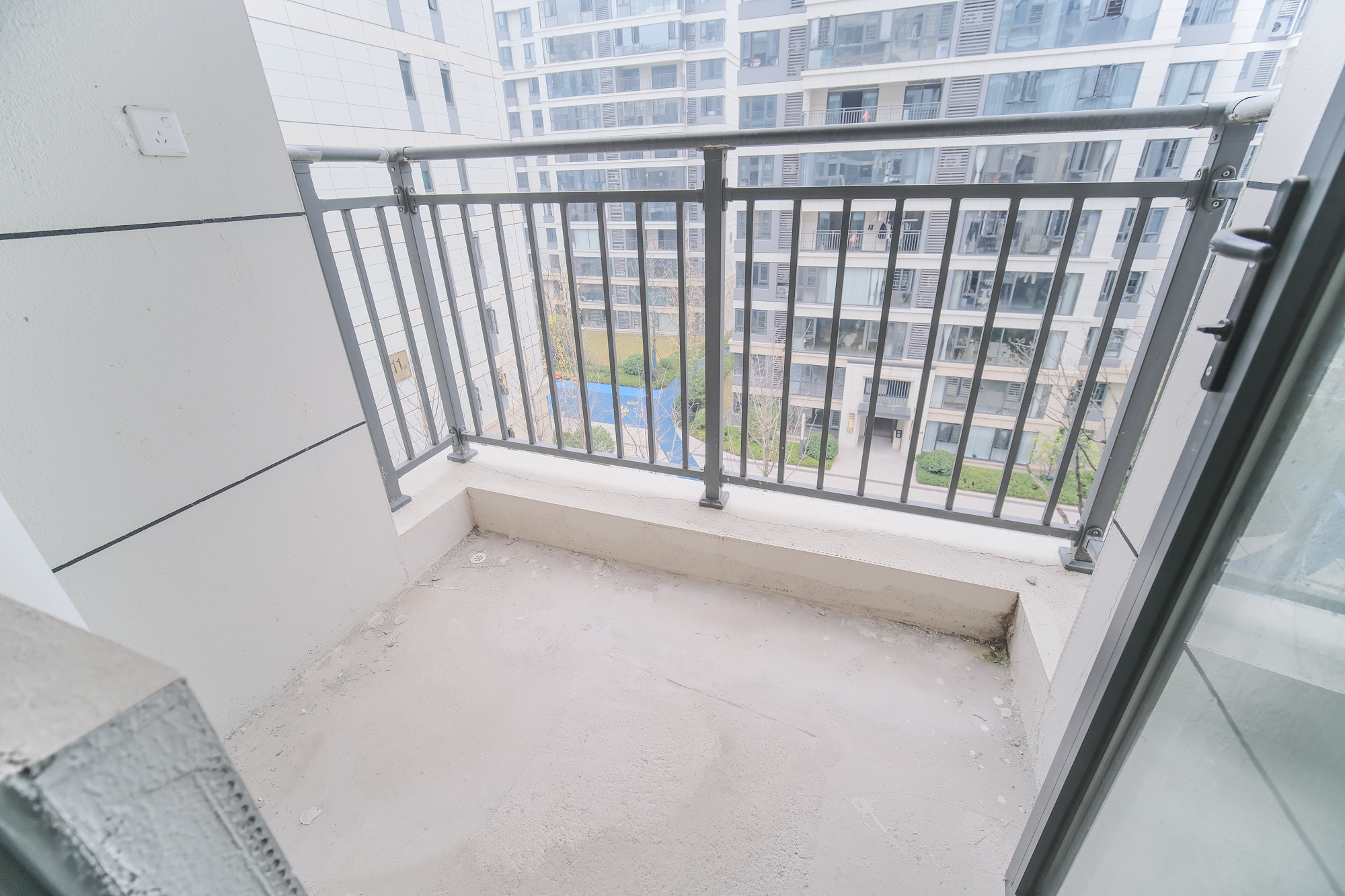 保利金香槟 4室2厅1卫 121.8万 保利金香槟 4室2厅1卫 121.8万阳台