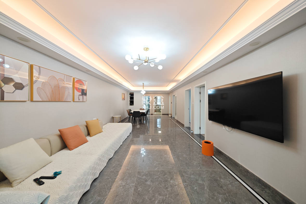 中海珑悦府 4室2厅2卫 125.0万 中海珑悦府 4室2厅2卫 125.0万客厅