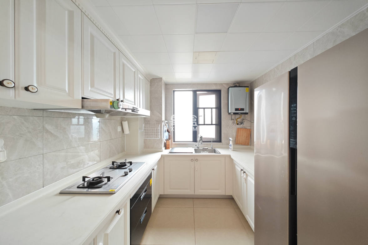 中海珑悦府 4室2厅2卫 125.0万 中海珑悦府 4室2厅2卫 125.0万厨房