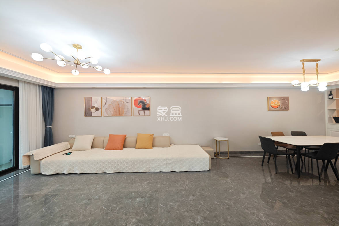 中海珑悦府 4室2厅2卫 125.0万 中海珑悦府 4室2厅2卫 125.0万客厅