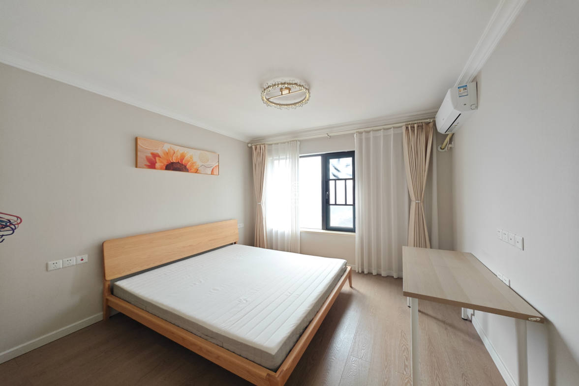 中海珑悦府 4室2厅2卫 125.0万 中海珑悦府 4室2厅2卫 125.0万卧室