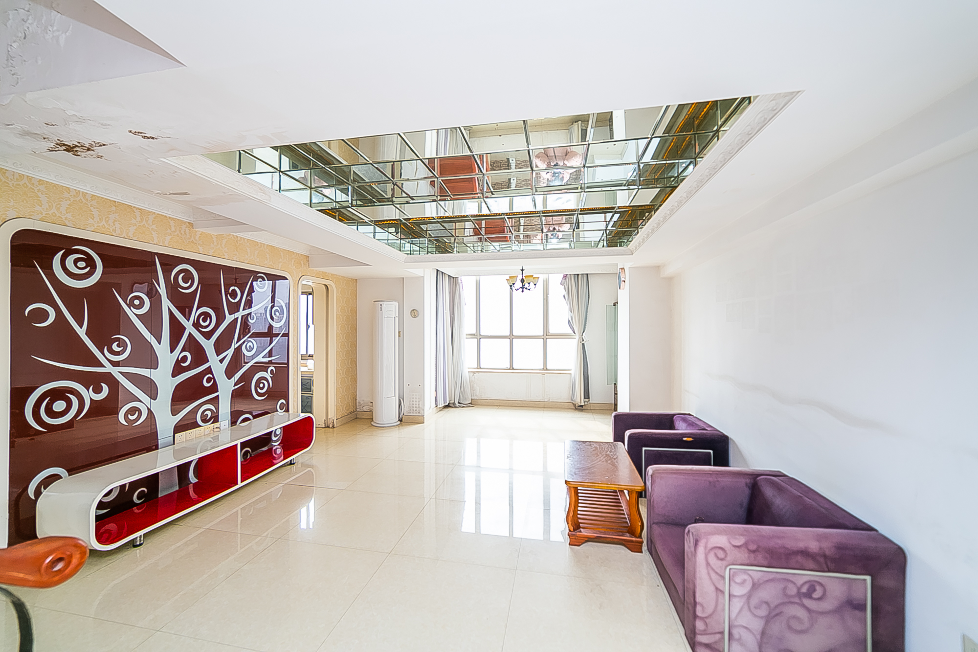 南国嘉苑 4室2厅2卫 90.0万 南国嘉苑 4室2厅2卫 90.0万客厅