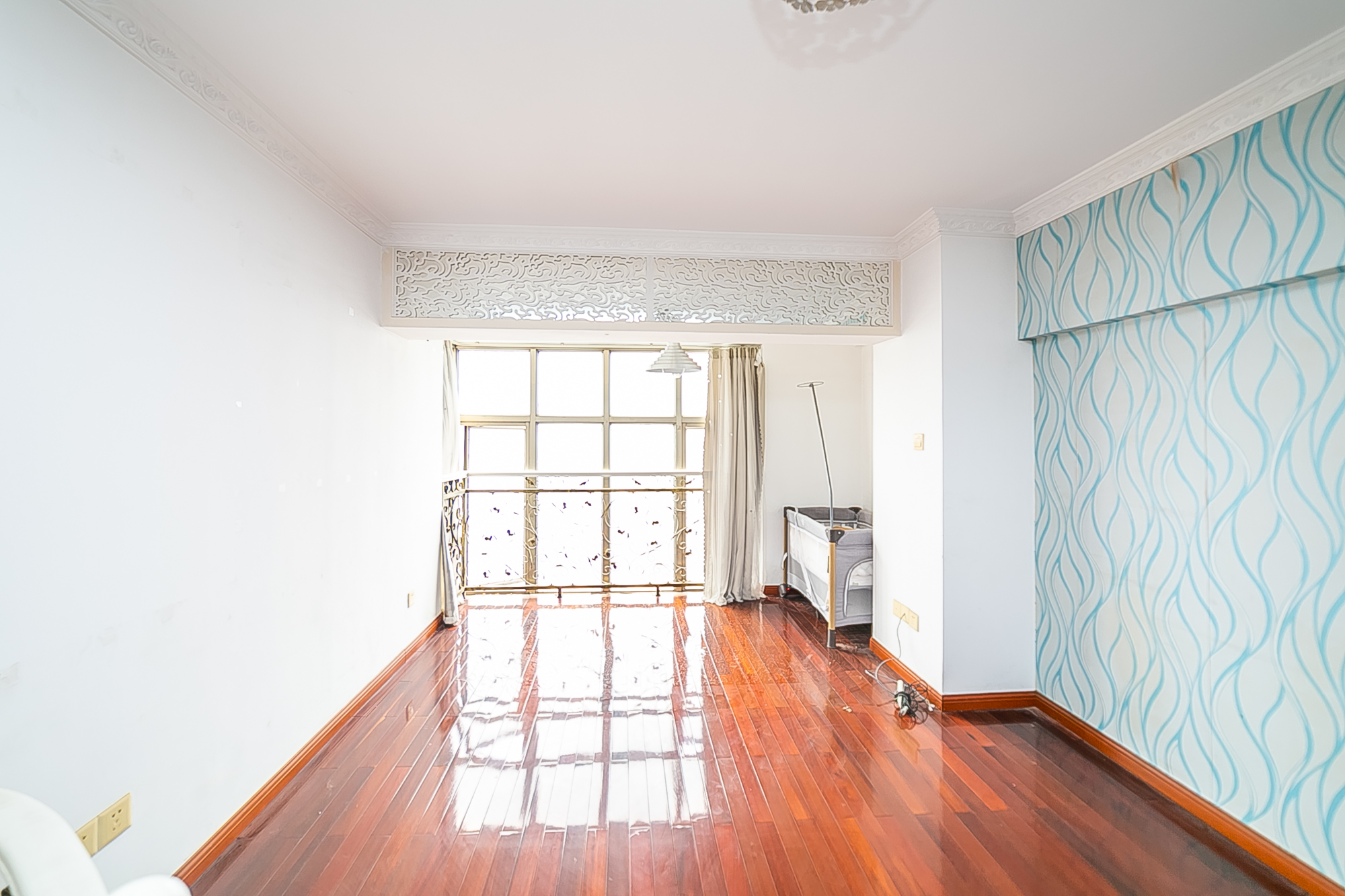 南国嘉苑  4室2厅2卫    90.0万客厅