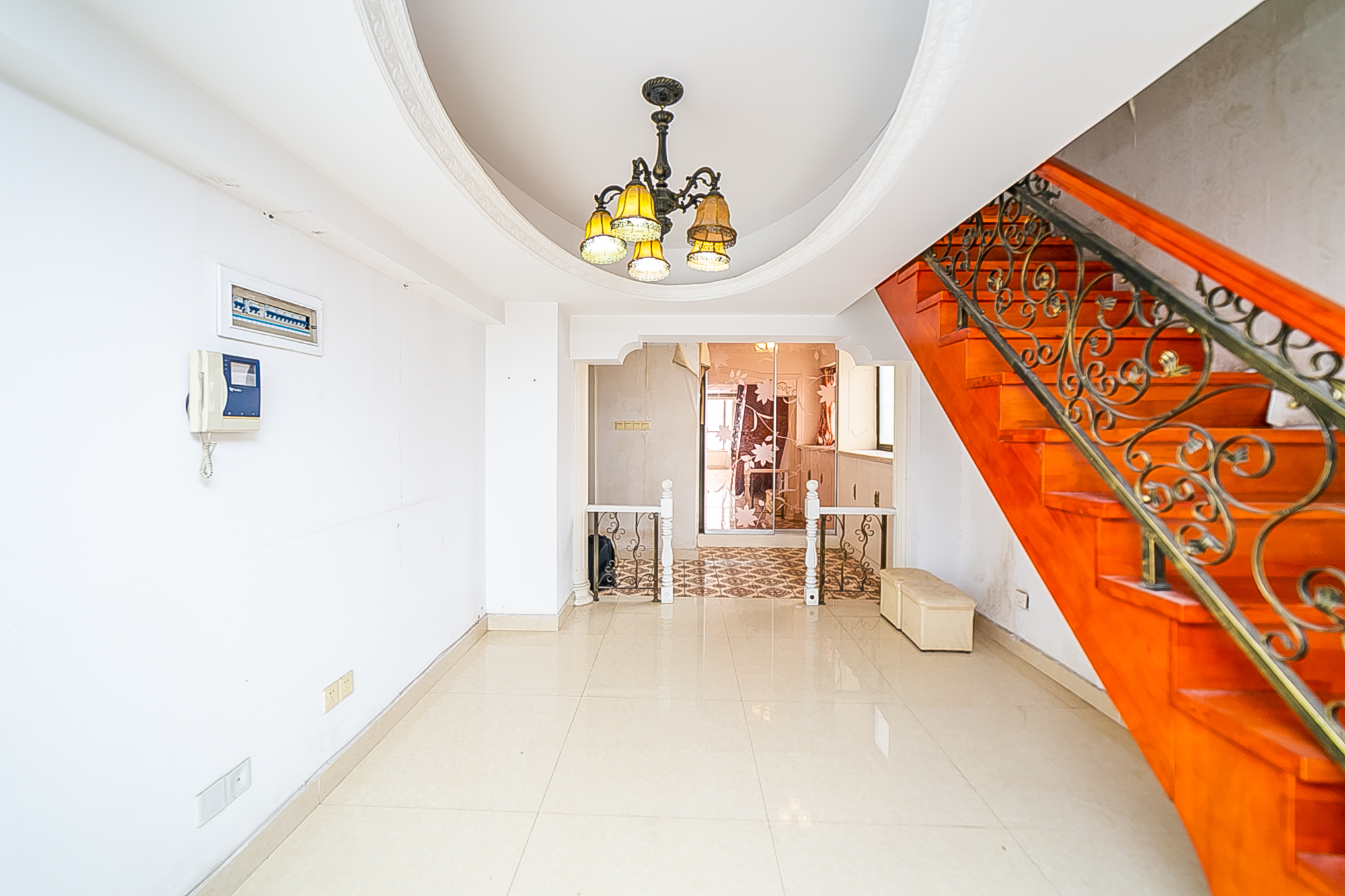 南国嘉苑 4室2厅2卫 90.0万 南国嘉苑 4室2厅2卫 90.0万客厅