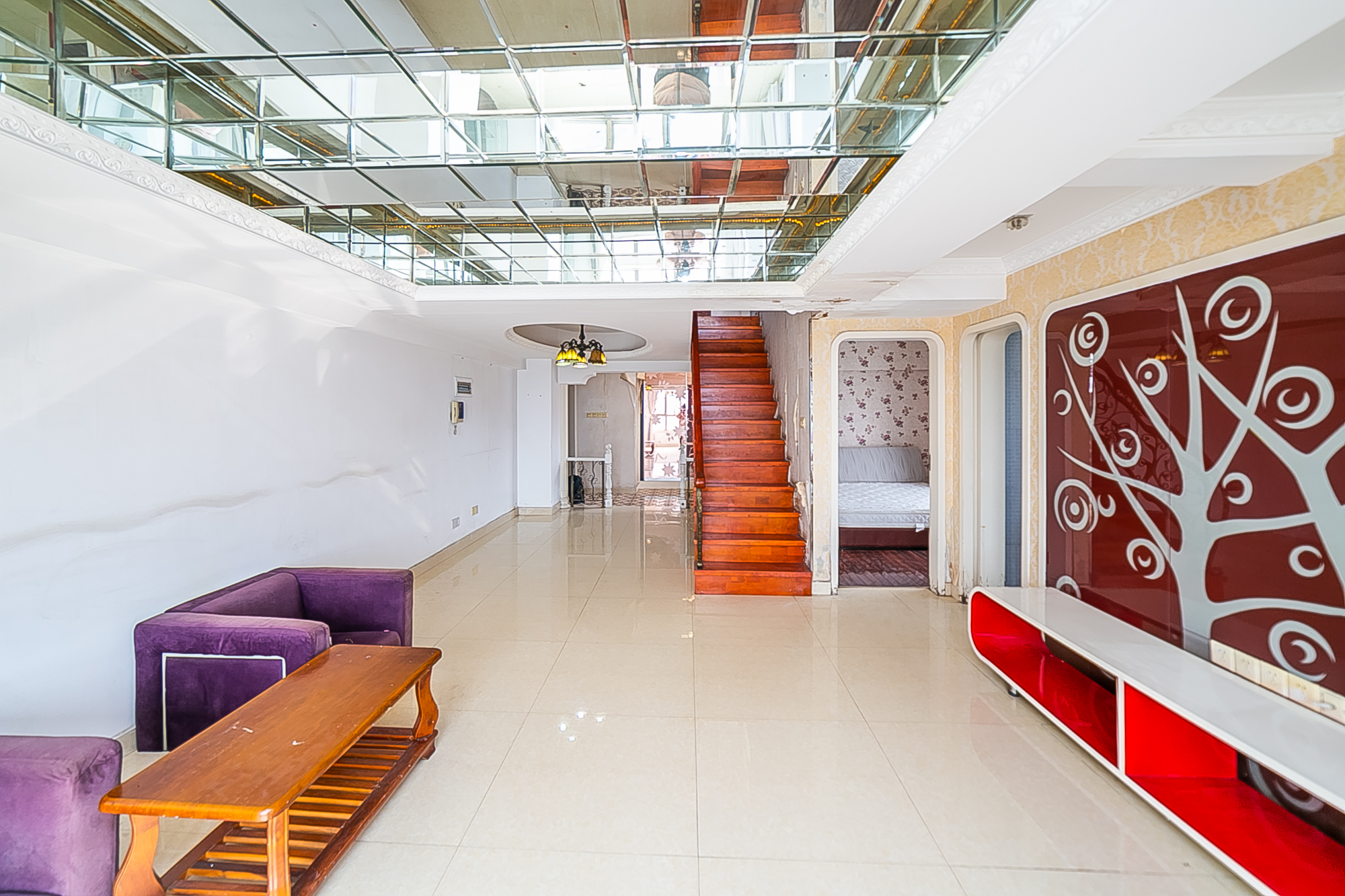 南国嘉苑 4室2厅2卫 90.0万 南国嘉苑 4室2厅2卫 90.0万客厅