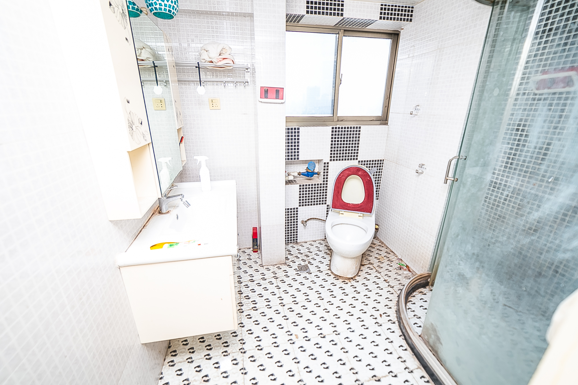 南国嘉苑  4室2厅2卫    90.0万卫生间