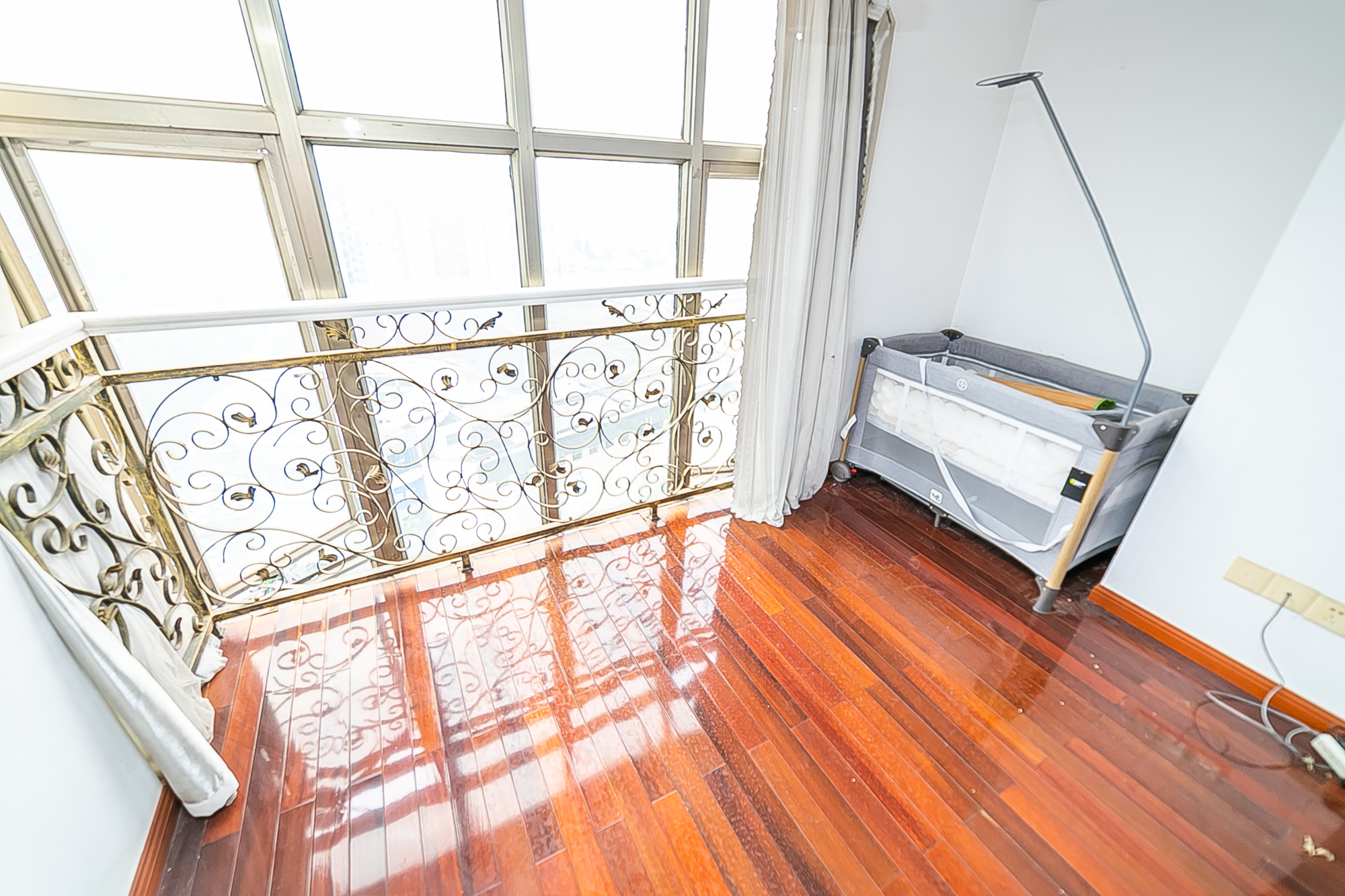 南国嘉苑 4室2厅2卫 90.0万 南国嘉苑 4室2厅2卫 90.0万阳台