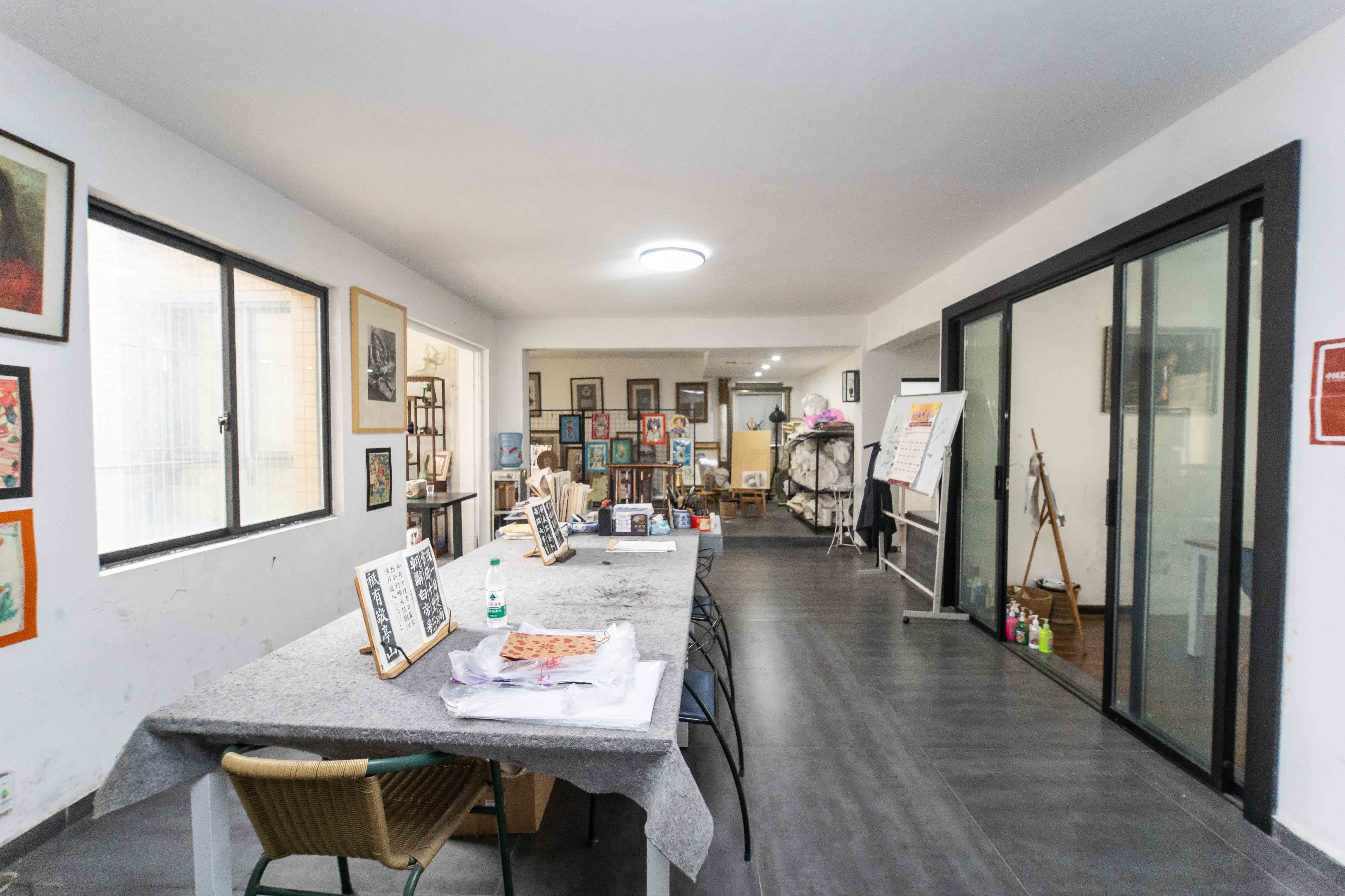 锦湘国际星城三期(锦绣苑) 3室2厅2卫 100.0万 锦湘国际星城三期(锦绣苑) 3室2厅2卫 100.0万客厅