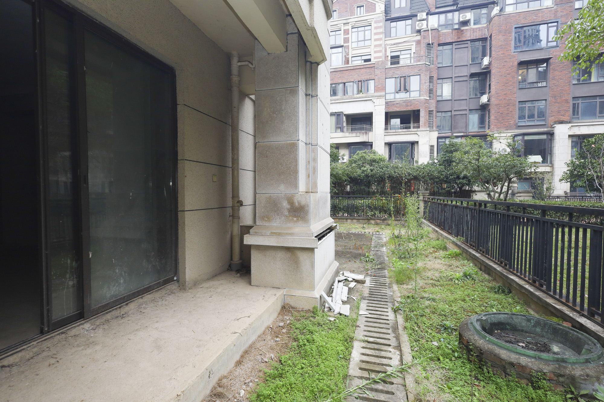绿地海外滩一期  5室2厅3卫   280.00万其他