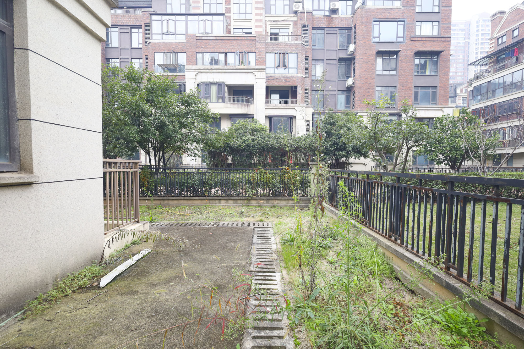 绿地海外滩一期  5室2厅3卫   280.00万其他