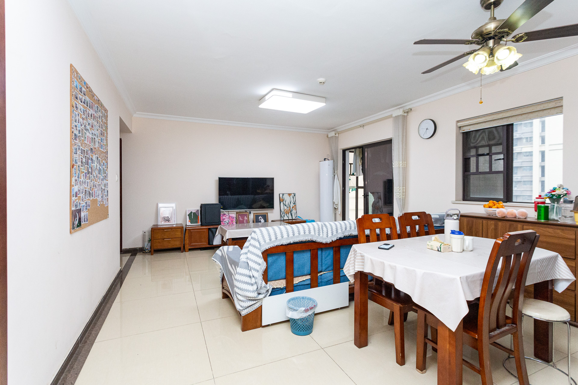 时代倾城二期  4室2厅2卫    90.0万 时代倾城二期  4室2厅2卫    90.0万客厅