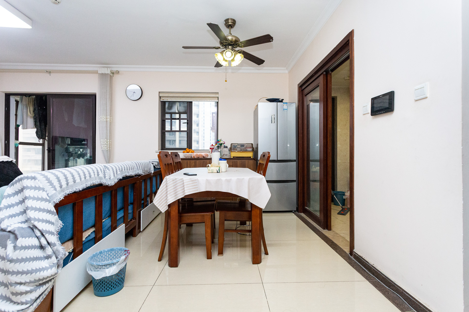 时代倾城二期  4室2厅2卫    90.0万 时代倾城二期  4室2厅2卫    90.0万客厅