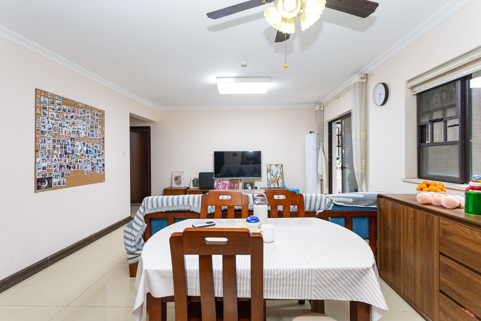 时代倾城二期  4室2厅2卫    90.0万 时代倾城二期  4室2厅2卫    90.0万客厅