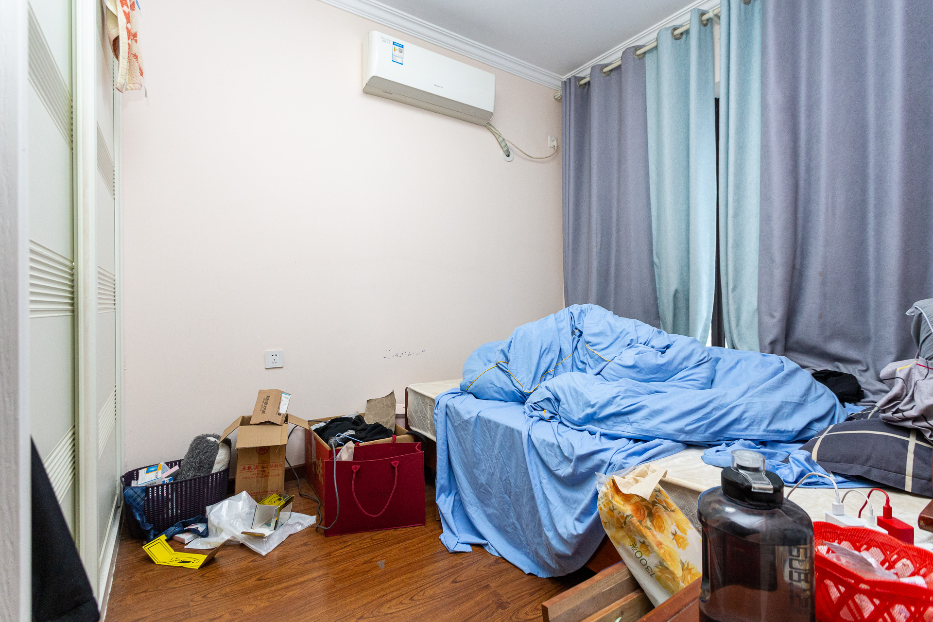 时代倾城二期  4室2厅2卫    90.0万 时代倾城二期  4室2厅2卫    90.0万卧室