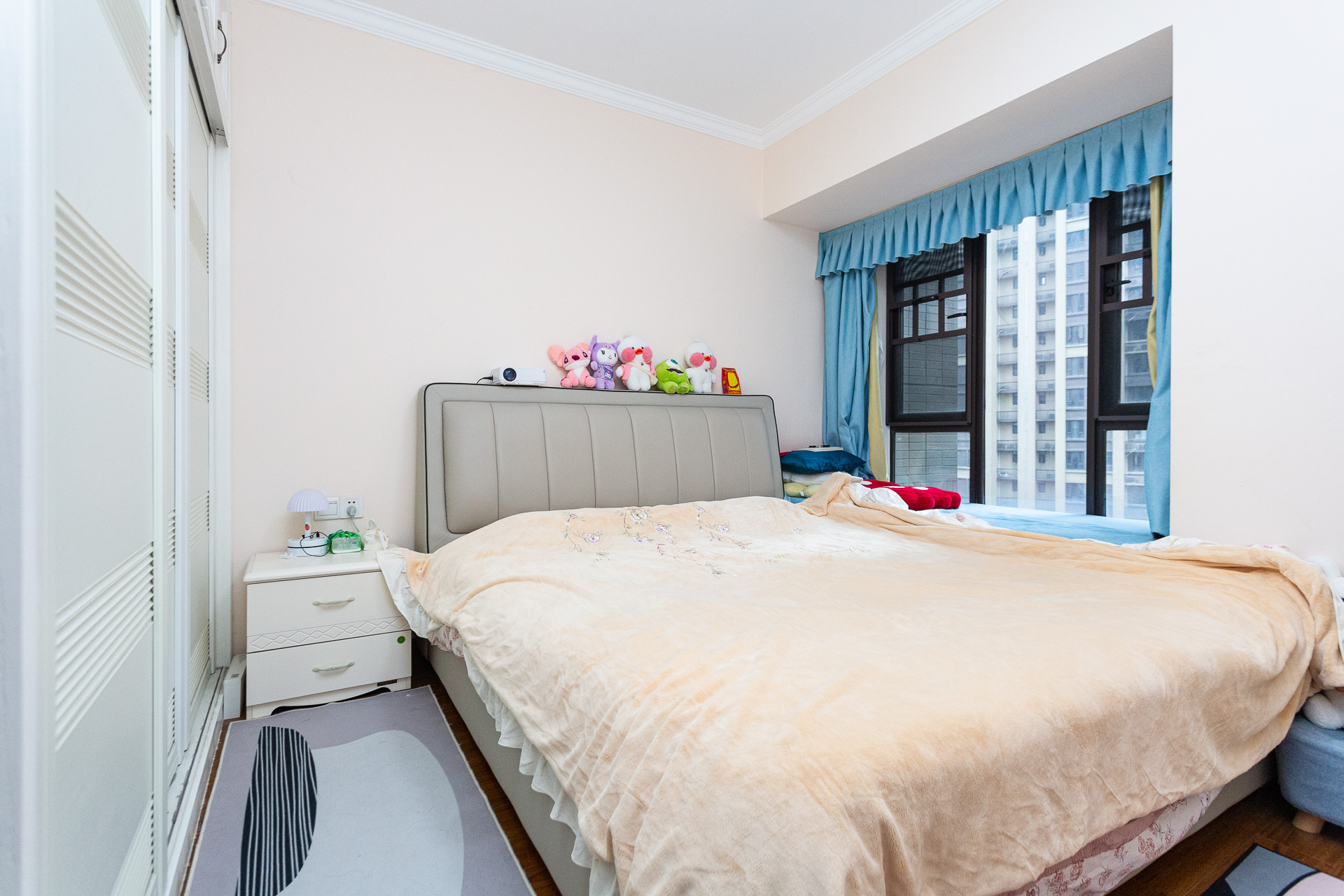 时代倾城二期  4室2厅2卫    90.0万 时代倾城二期  4室2厅2卫    90.0万卧室