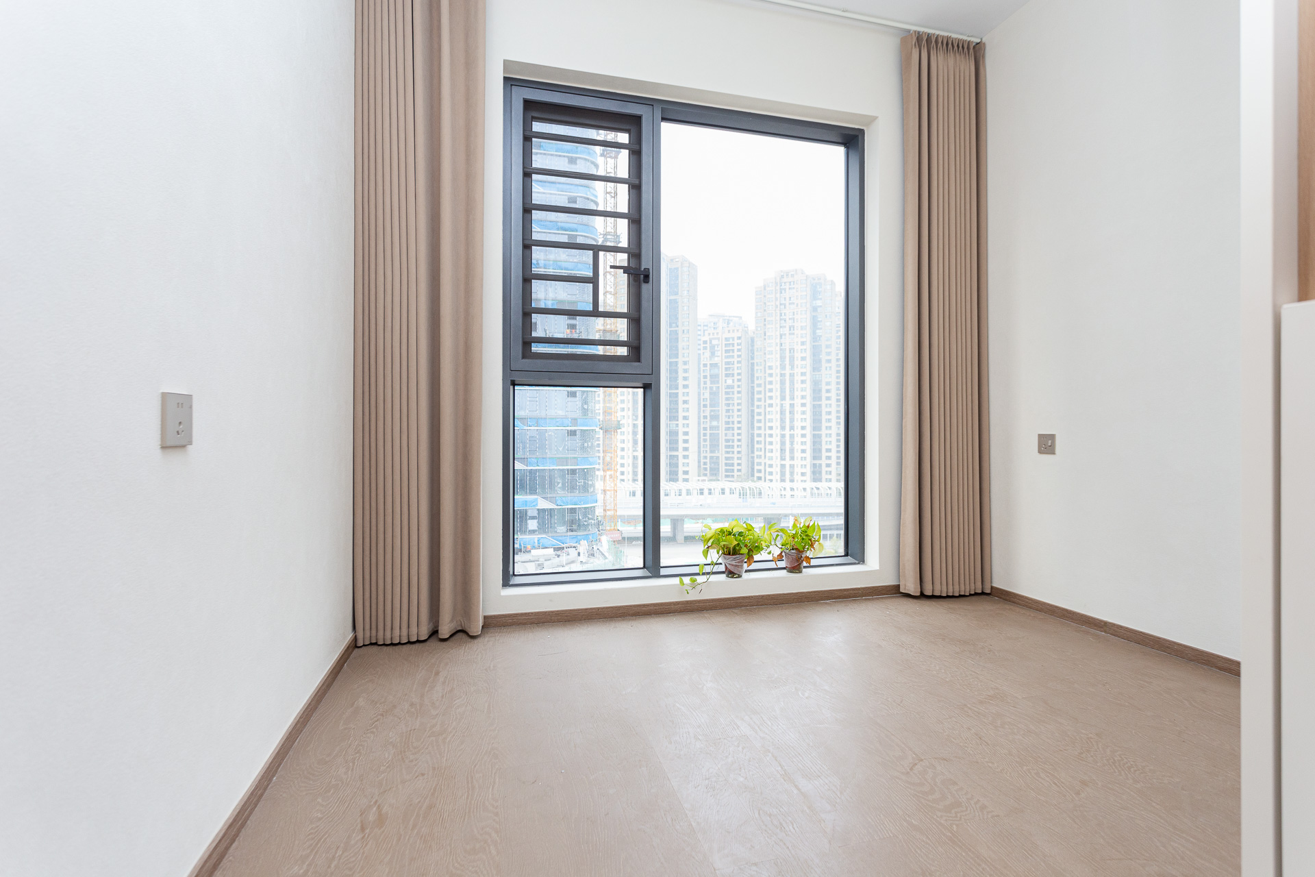 时代建发和著  4室2厅2卫   263.00万卧室