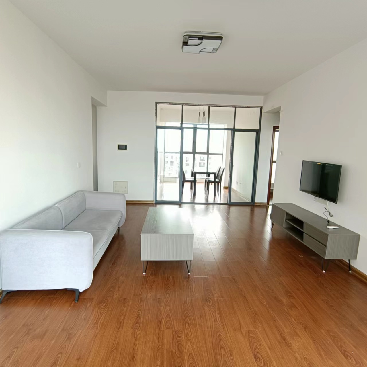 湘诚德峰小区A区 3室2厅2卫 2300.0元/月 湘诚德峰小区A区 3室2厅2卫 2300.0元/月室内图