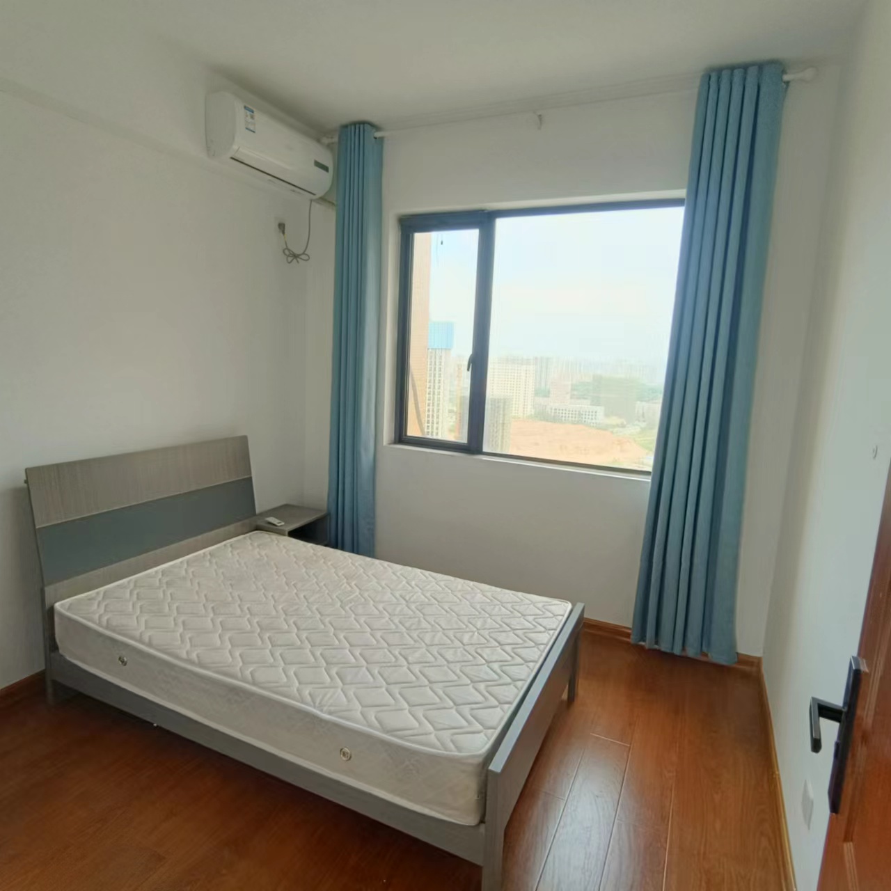 湘诚德峰小区A区 3室2厅2卫 2300.0元/月 湘诚德峰小区A区 3室2厅2卫 2300.0元/月室内图