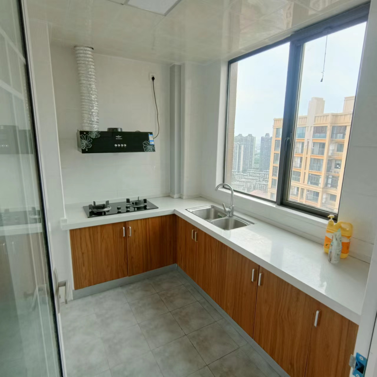 湘诚德峰小区A区 3室2厅2卫 2300.0元/月 湘诚德峰小区A区 3室2厅2卫 2300.0元/月室内图