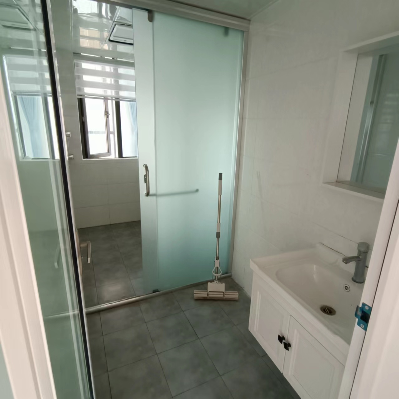 湘诚德峰小区A区 3室2厅2卫 2300.0元/月 湘诚德峰小区A区 3室2厅2卫 2300.0元/月室内图