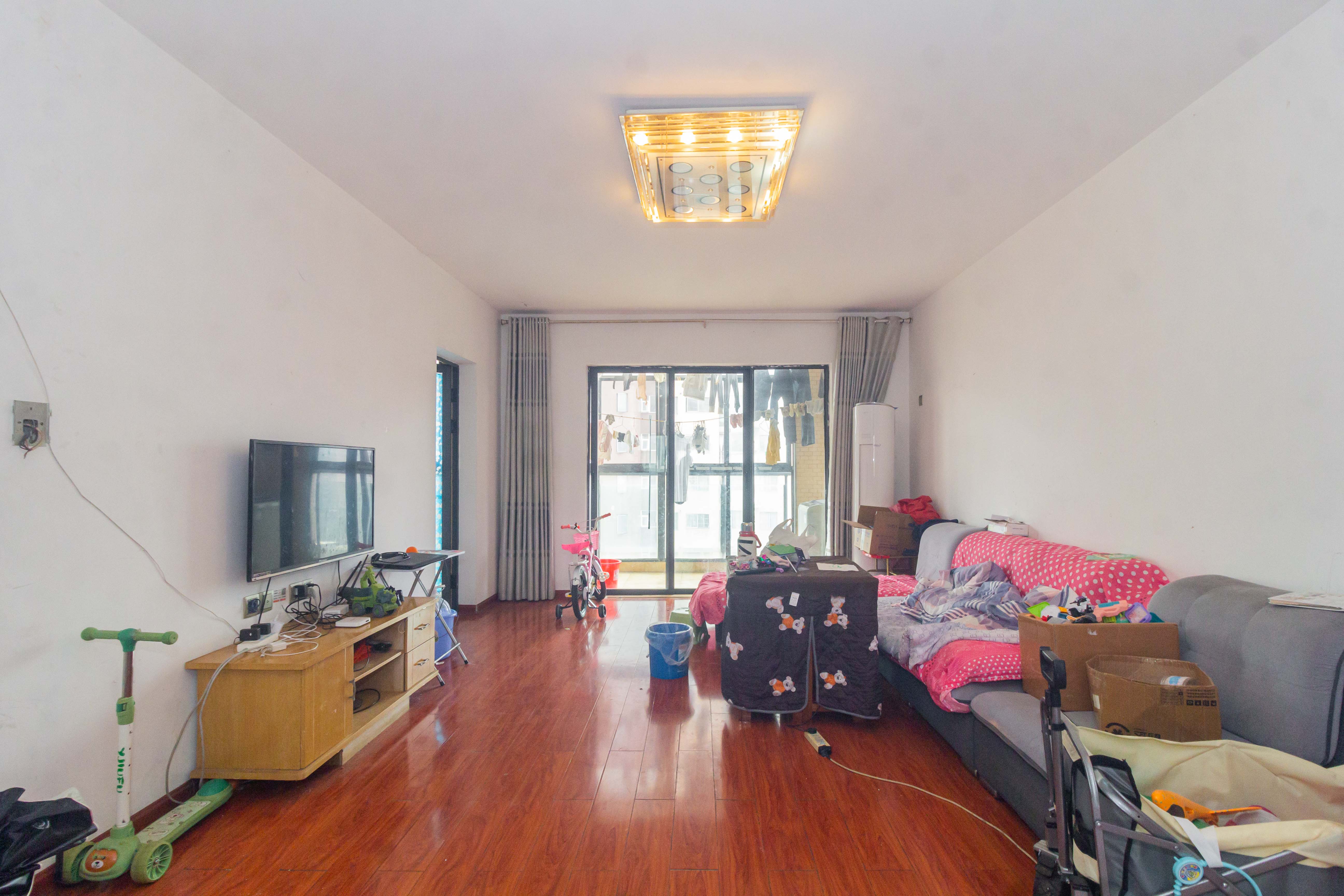 中国铁建国际城一期  4室2厅2卫    76.0万 中国铁建国际城一期  4室2厅2卫    76.0万客厅