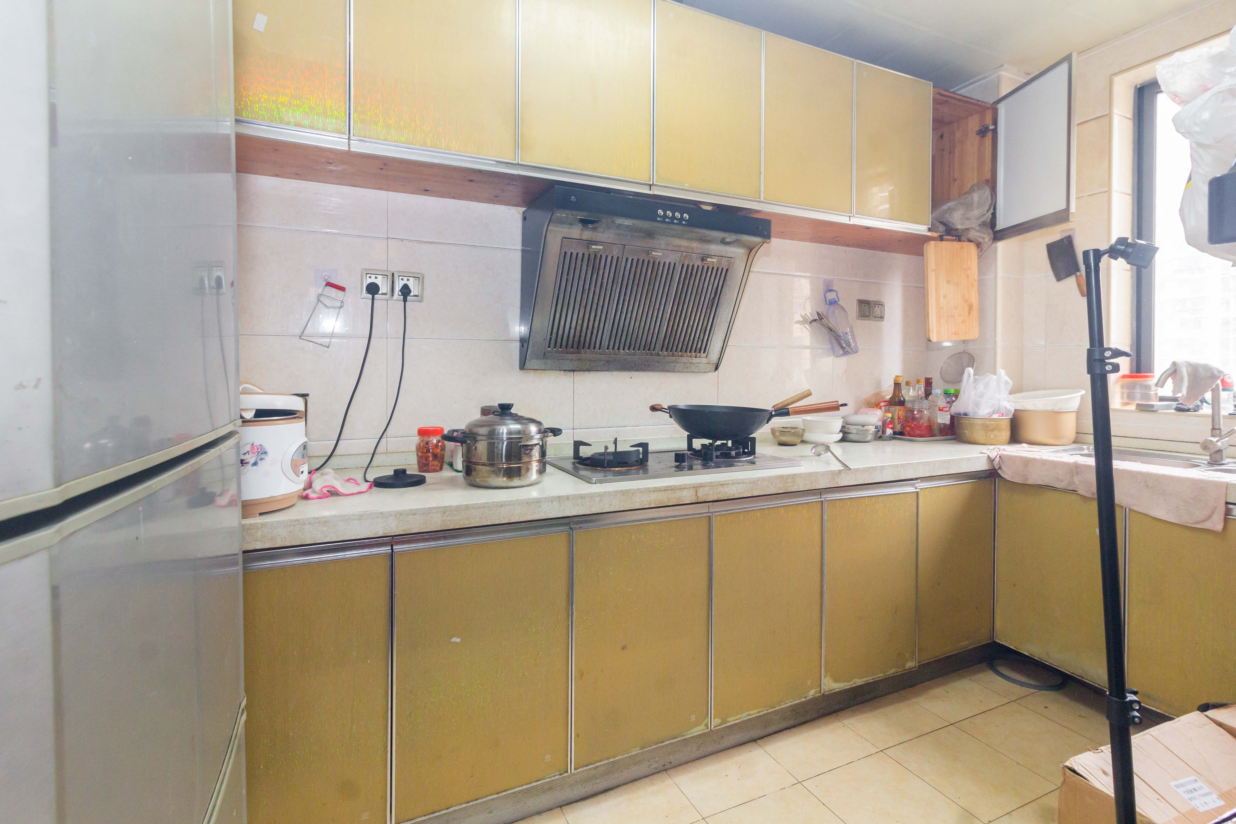 中国铁建国际城一期  4室2厅2卫    76.0万 中国铁建国际城一期  4室2厅2卫    76.0万厨房