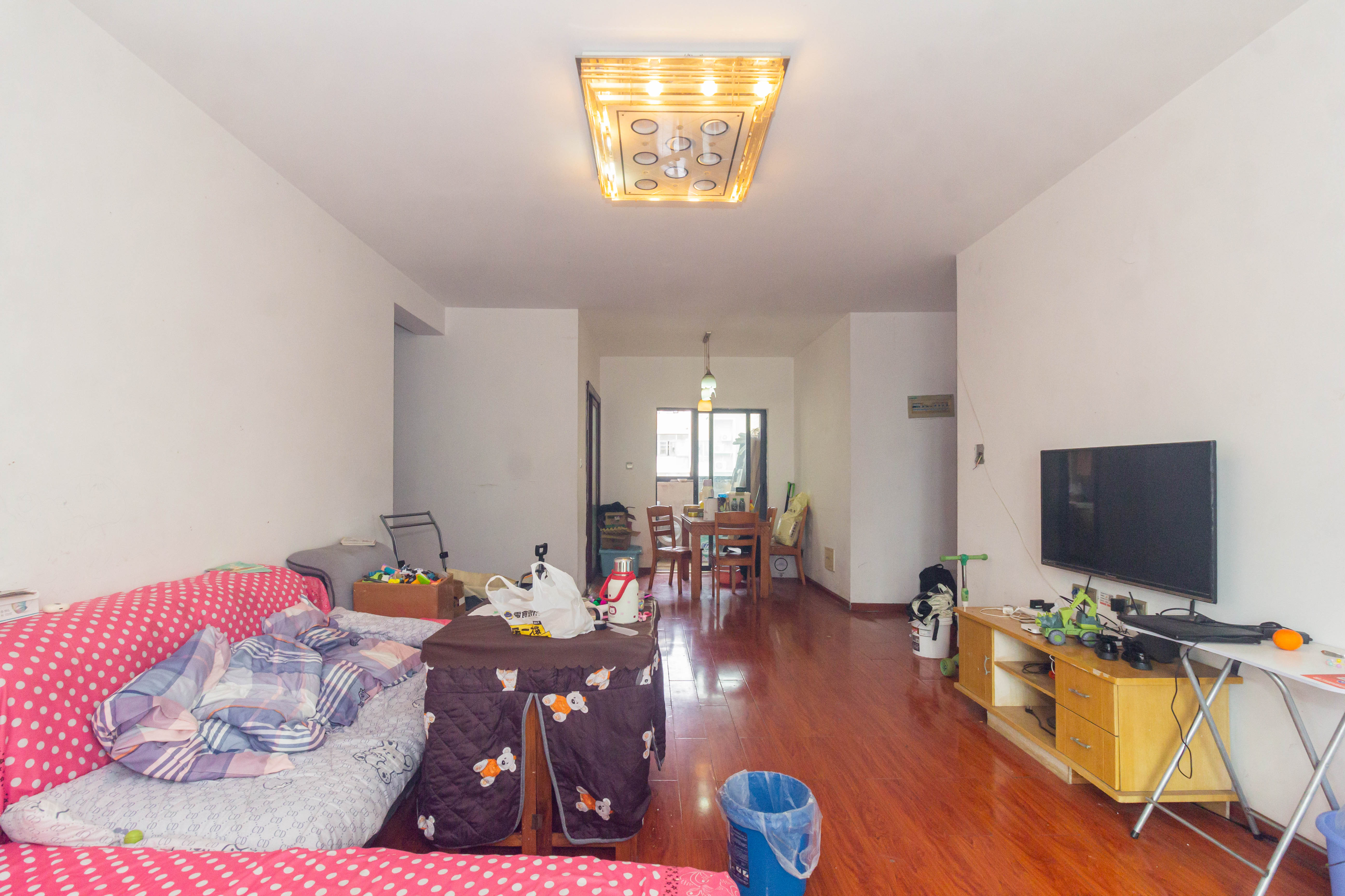 中国铁建国际城一期  4室2厅2卫    76.0万 中国铁建国际城一期  4室2厅2卫    76.0万客厅