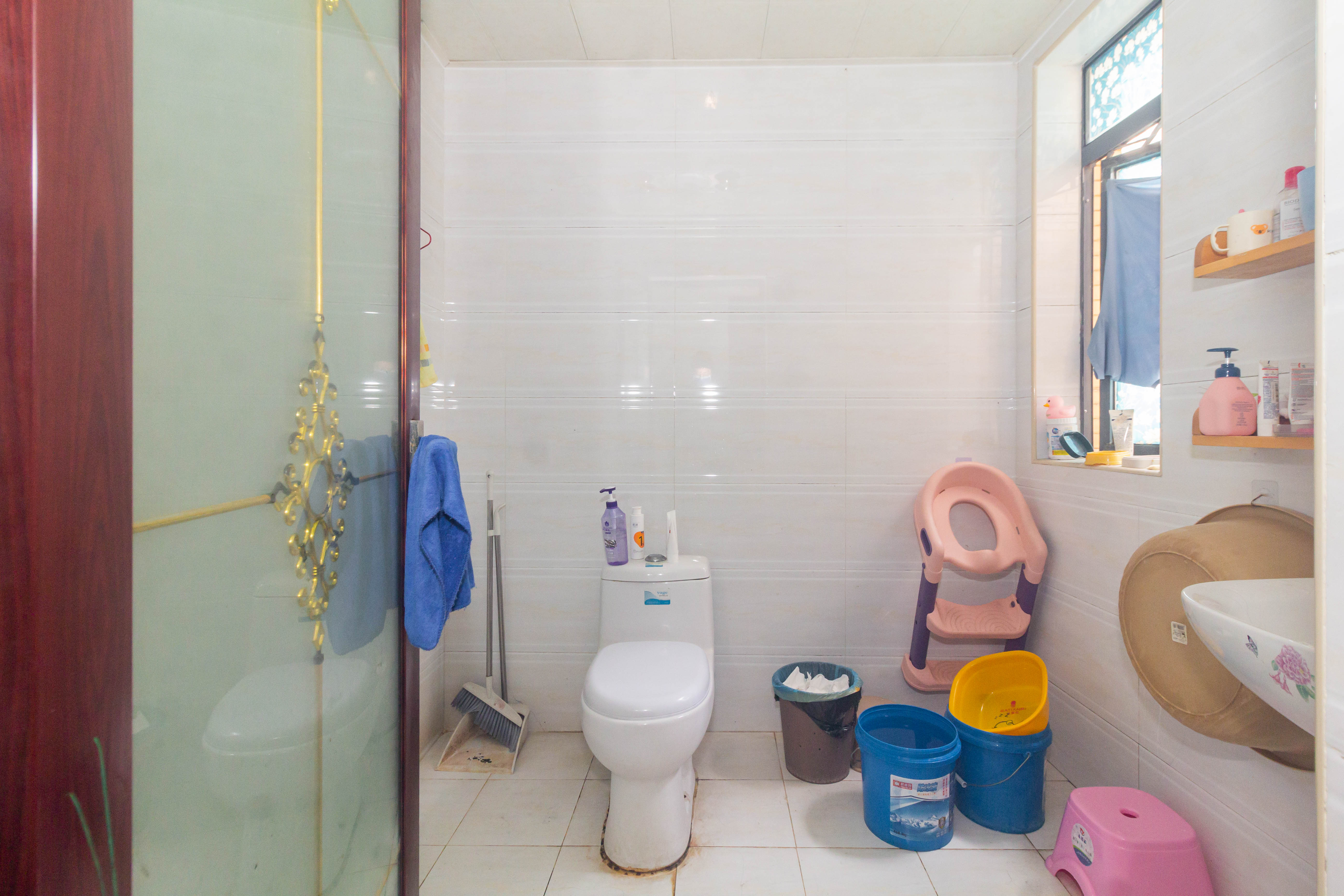 中国铁建国际城一期  4室2厅2卫    76.0万 中国铁建国际城一期  4室2厅2卫    76.0万卫生间