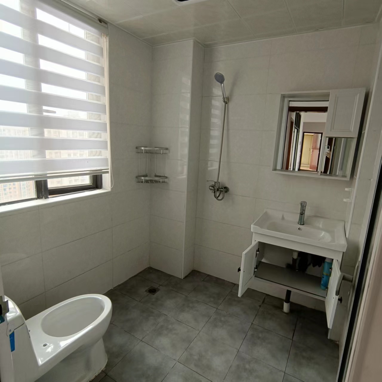 湘诚德峰小区A区 3室2厅2卫 2300.0元/月 湘诚德峰小区A区 3室2厅2卫 2300.0元/月室内图