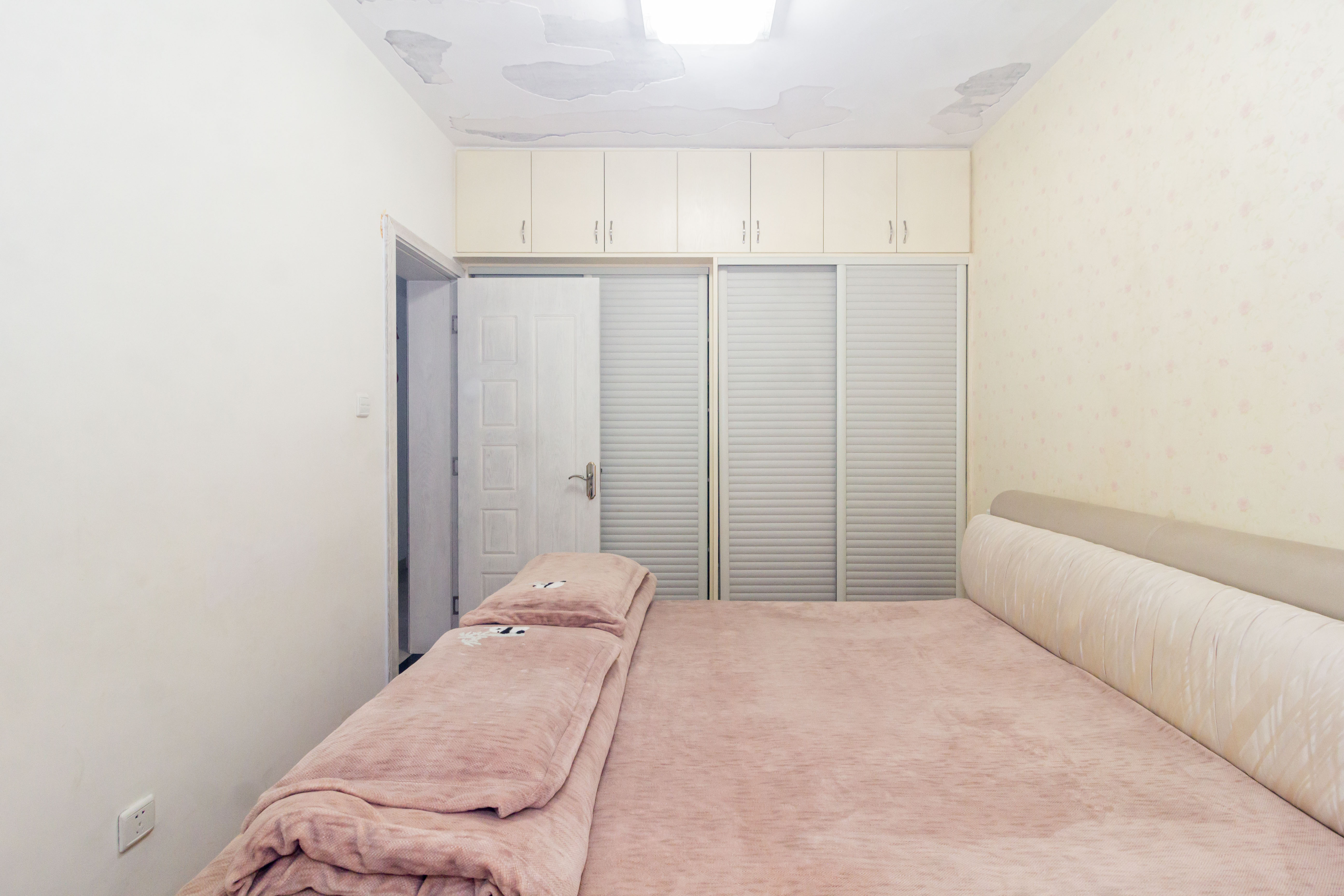 旭辉华庭  4室2厅2卫   83.80万卧室