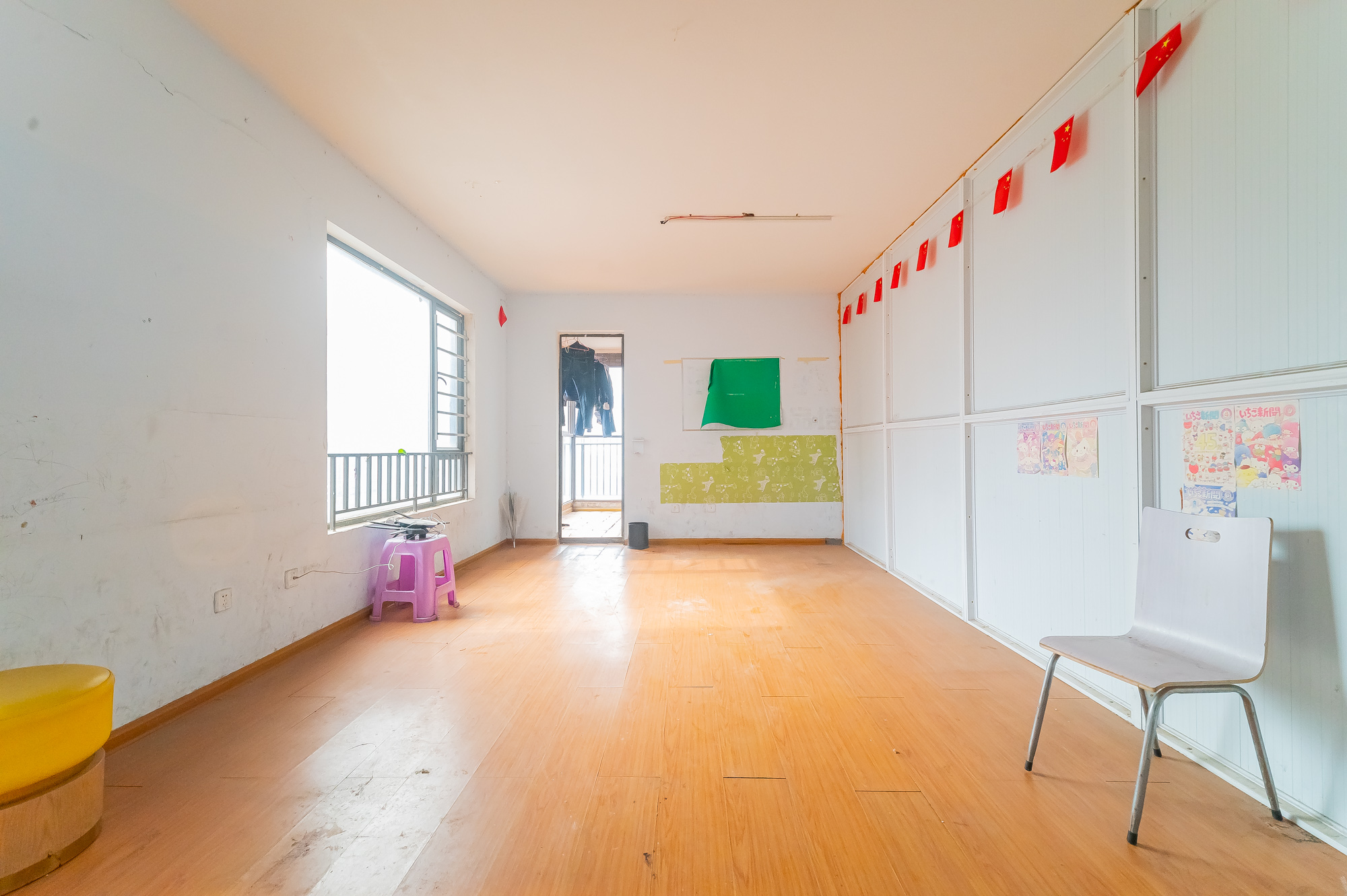 华润凤凰城二期 4室2厅2卫 96.0万 华润凤凰城二期 4室2厅2卫 96.0万客厅