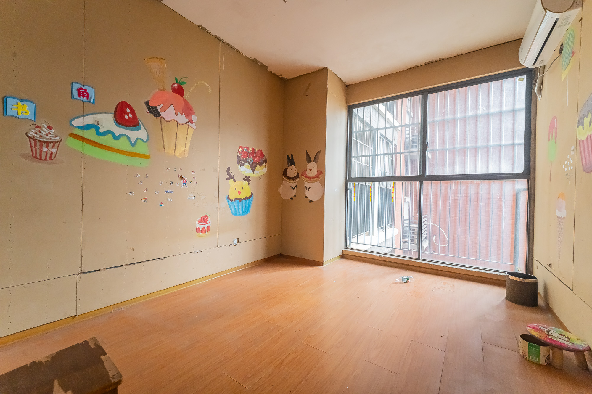 华润凤凰城二期 4室2厅2卫 96.0万 华润凤凰城二期 4室2厅2卫 96.0万其他