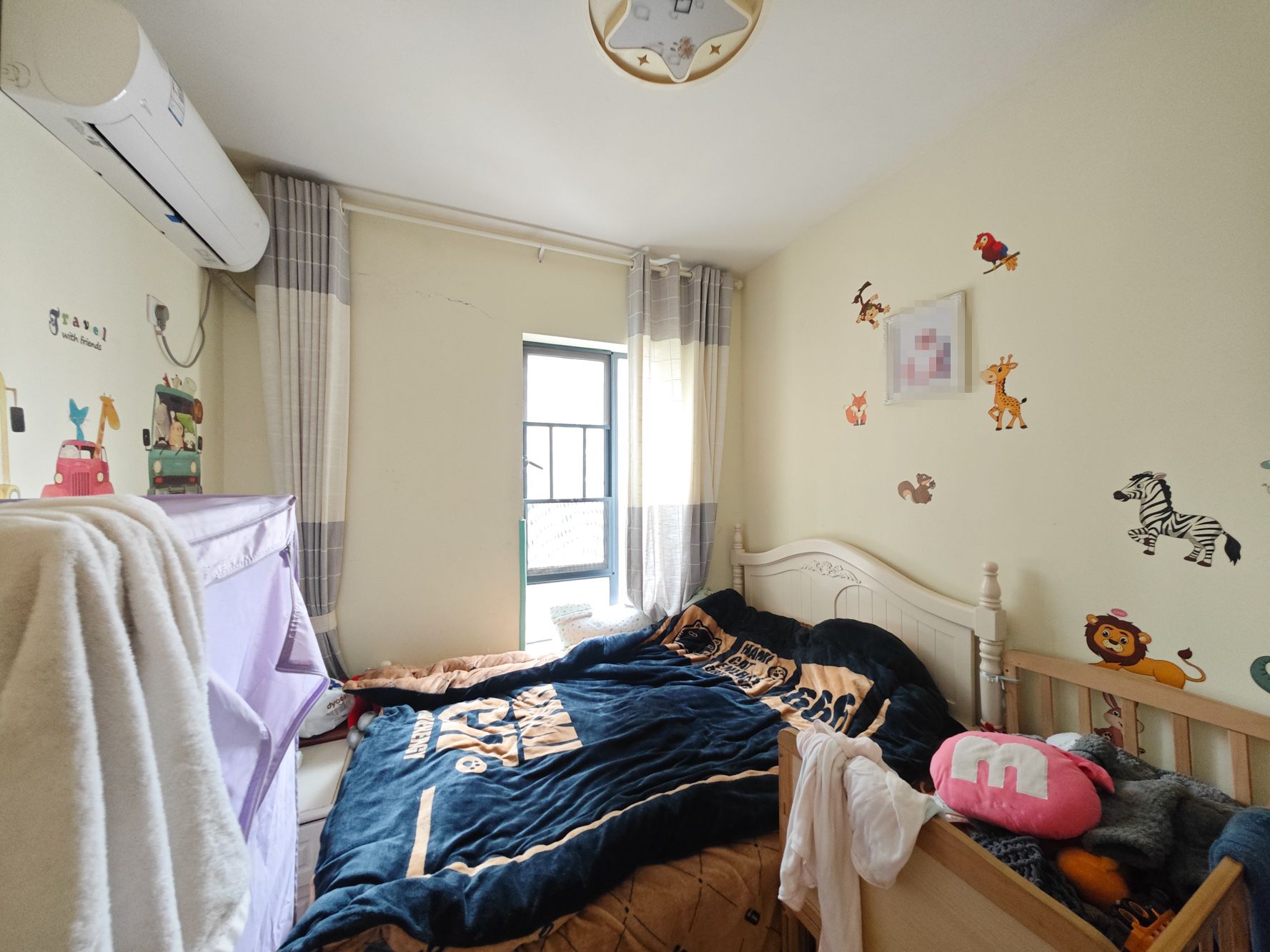 富春山  4室2厅2卫    86.0万 富春山  4室2厅2卫    86.0万卧室