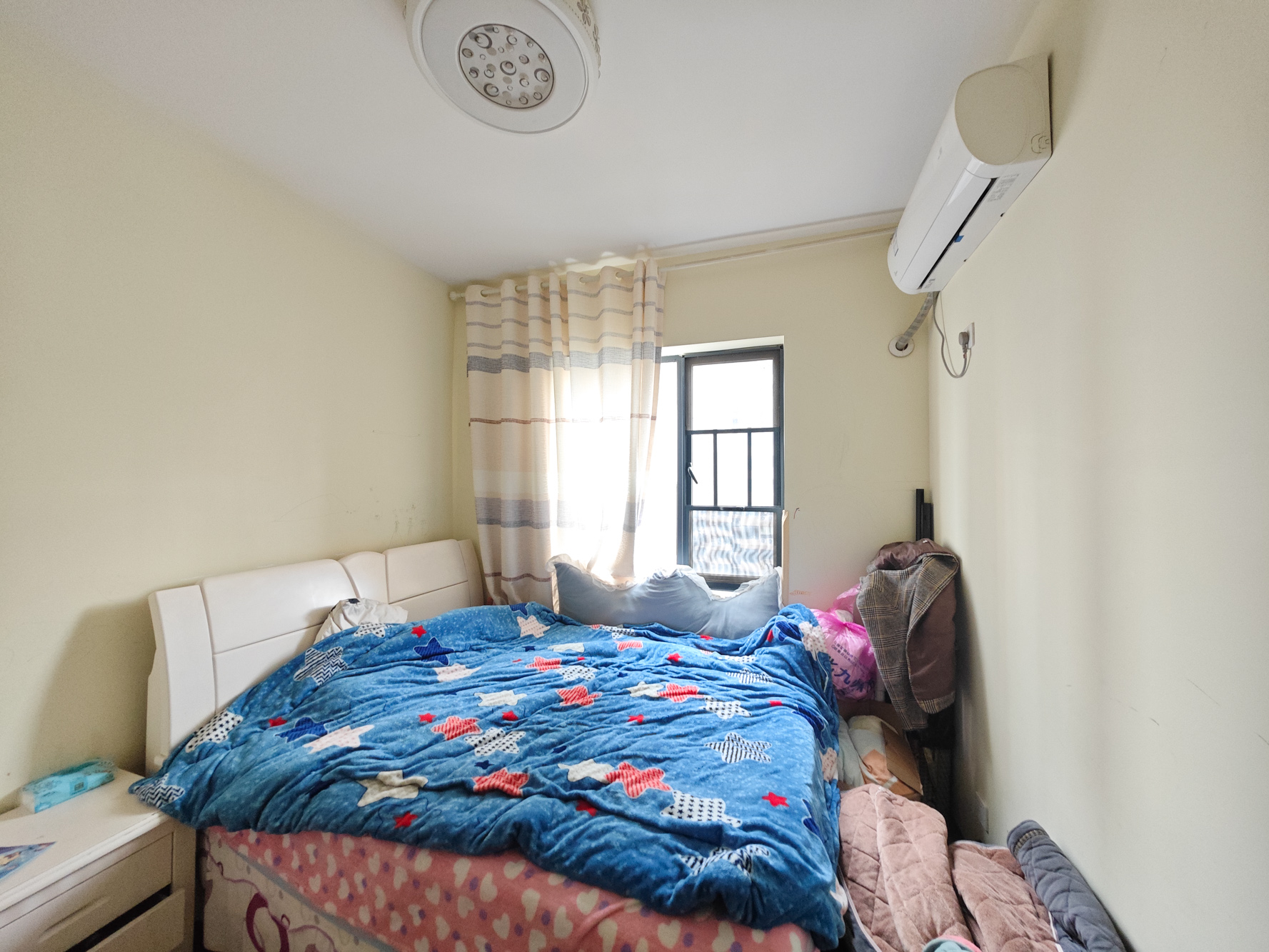 富春山  4室2厅2卫    86.0万 富春山  4室2厅2卫    86.0万卧室