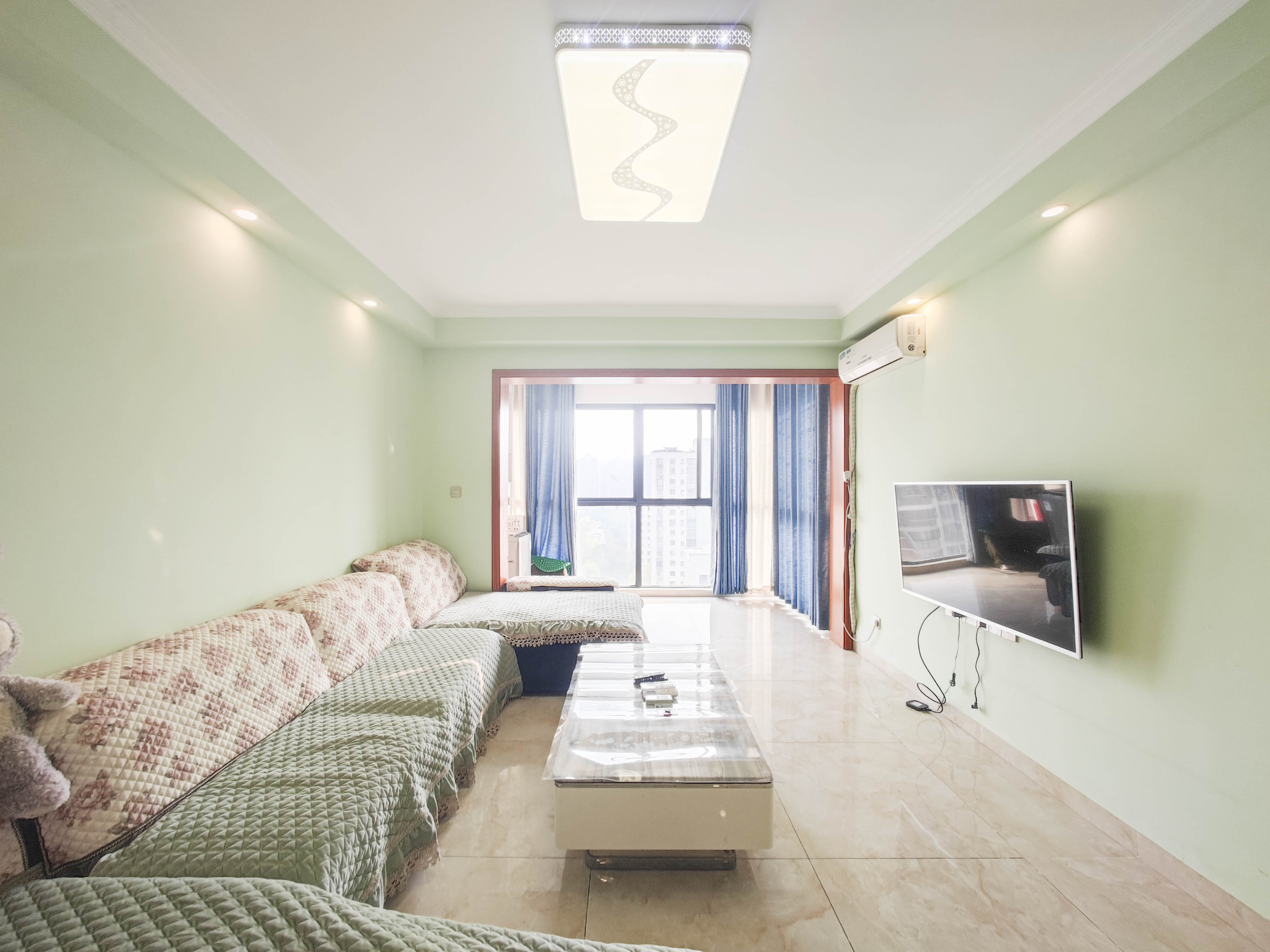 华银天际 3室2厅1卫 98.0万 华银天际 3室2厅1卫 98.0万客厅