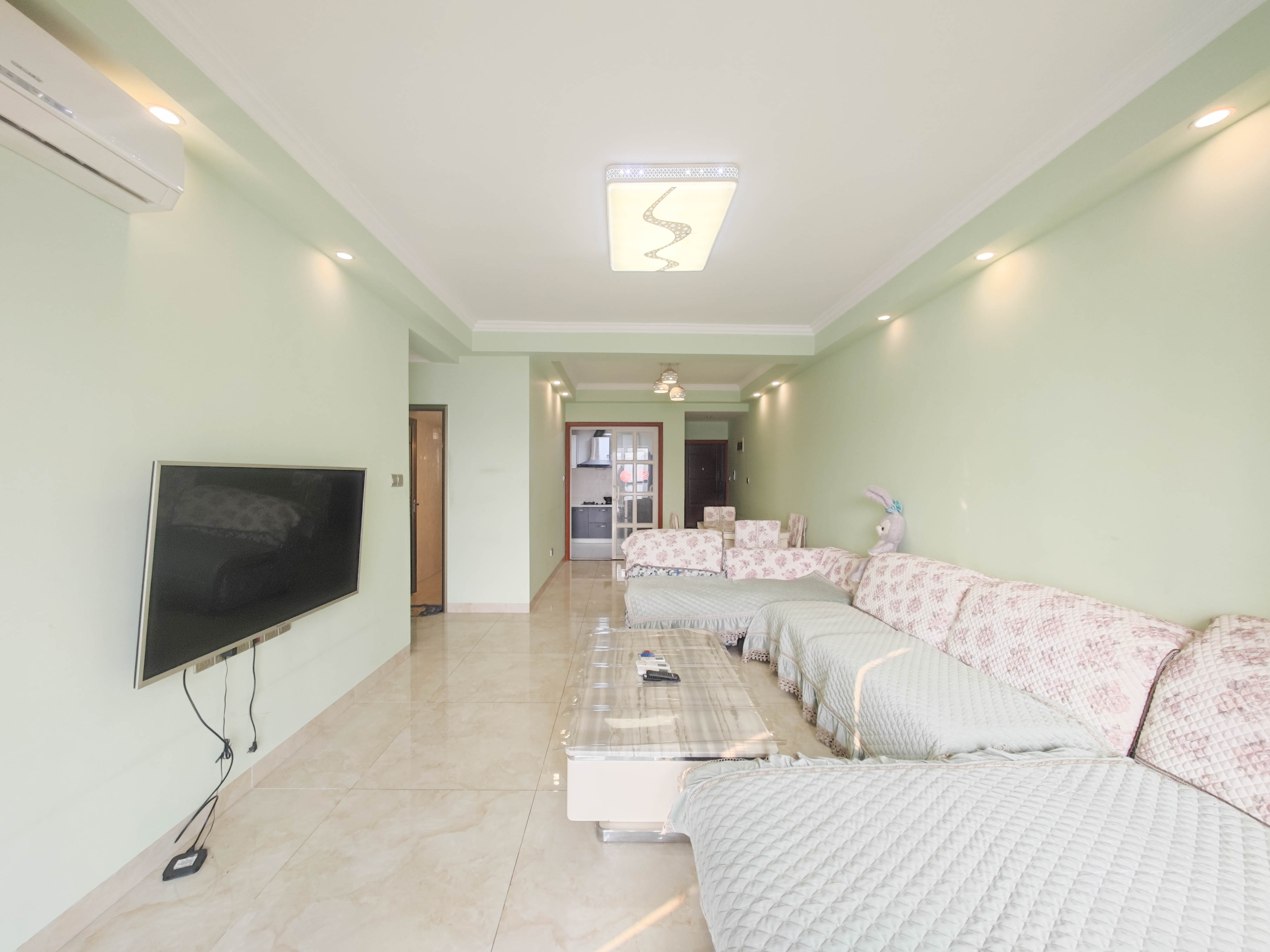 华银天际 3室2厅1卫 98.0万 华银天际 3室2厅1卫 98.0万客厅