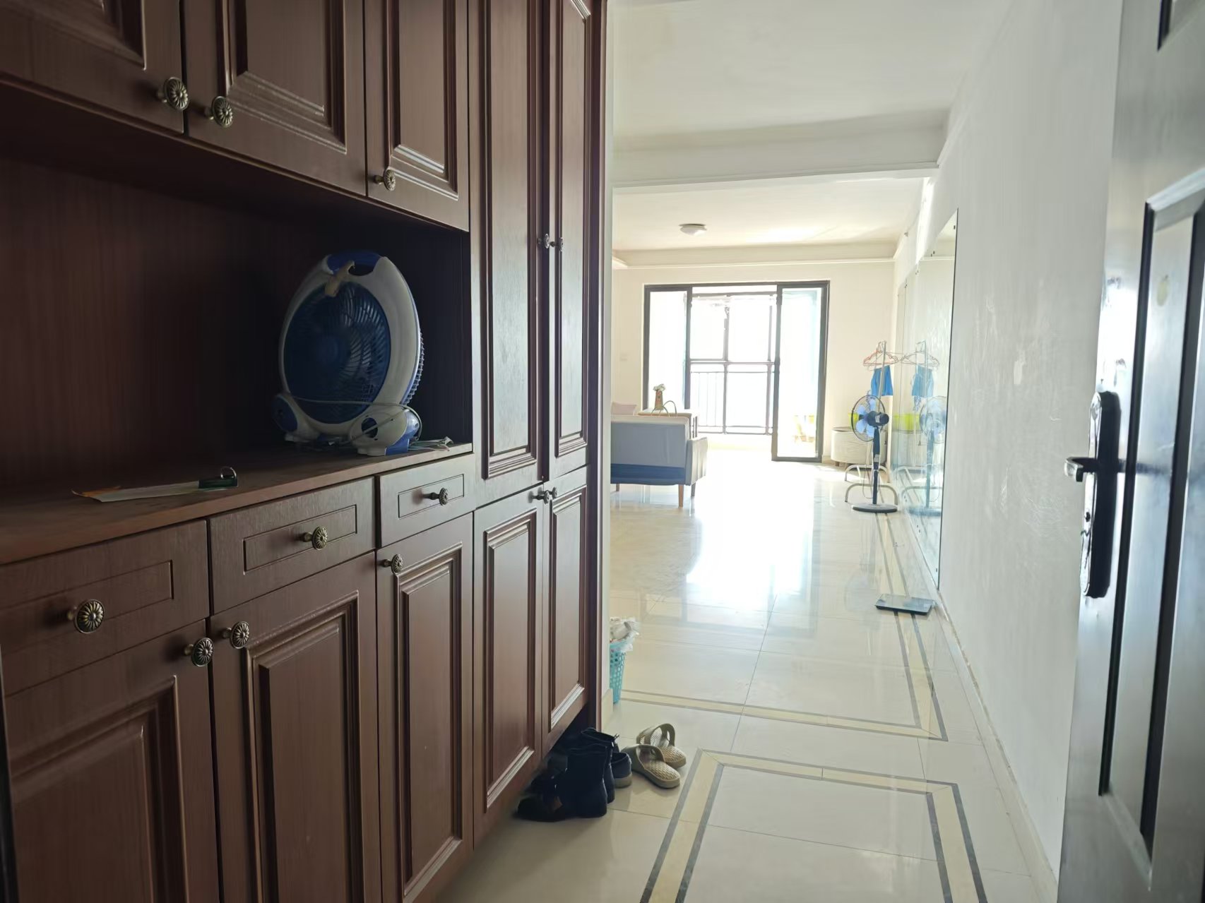 中海国际三期 3室2厅2卫 2200.0元/月 中海国际三期 3室2厅2卫 2200.0元/月室内图