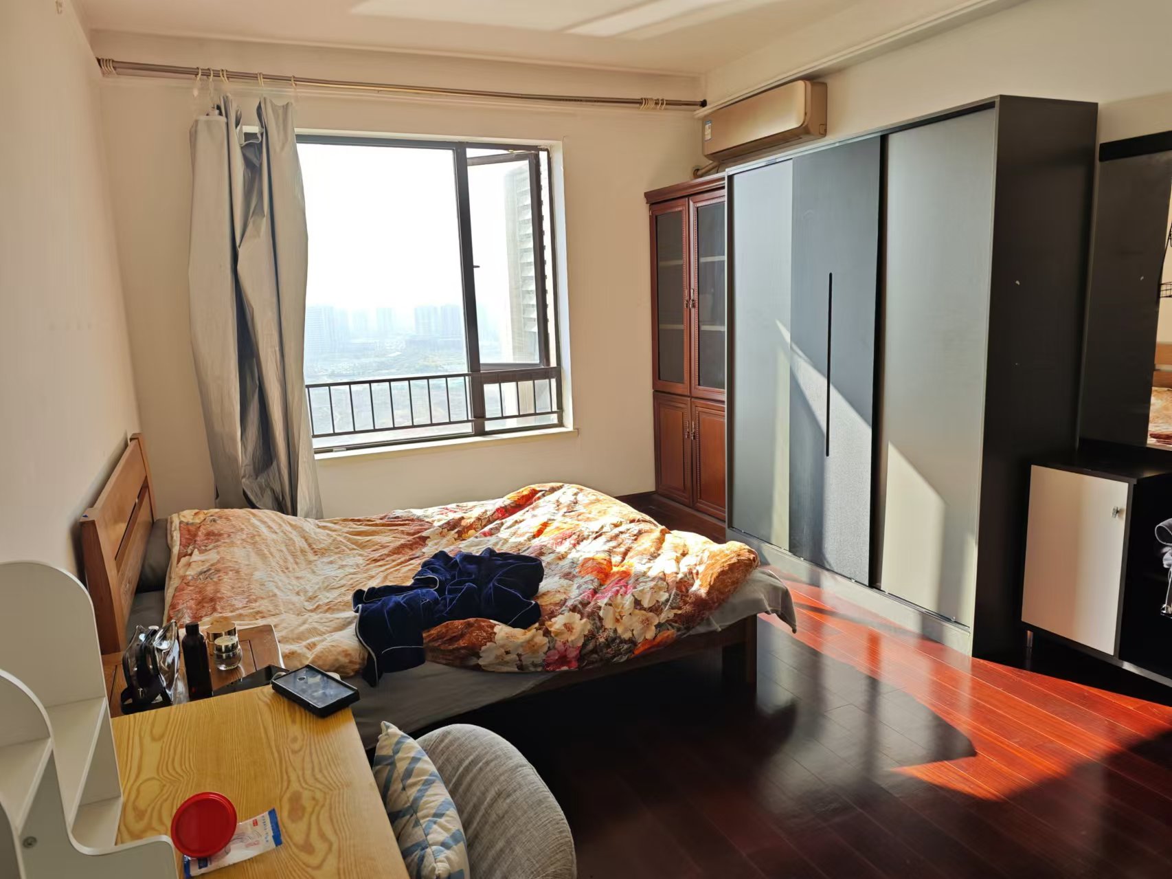 中海国际三期 3室2厅2卫 2200.0元/月 中海国际三期 3室2厅2卫 2200.0元/月室内图