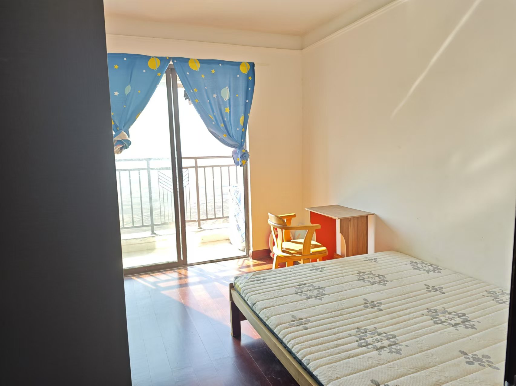 中海国际三期 3室2厅2卫 2200.0元/月 中海国际三期 3室2厅2卫 2200.0元/月室内图