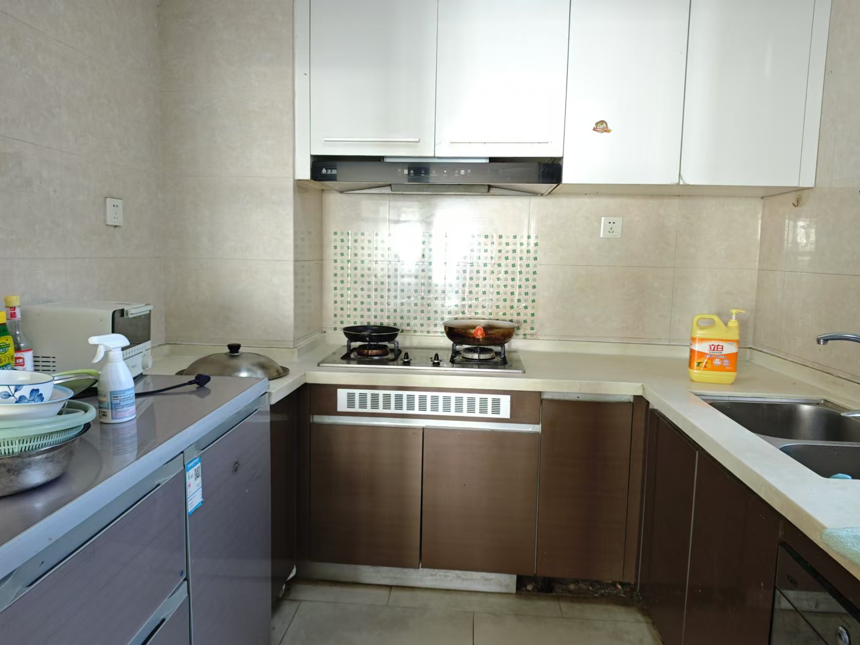 中海国际三期 3室2厅2卫 2200.0元/月 中海国际三期 3室2厅2卫 2200.0元/月室内图