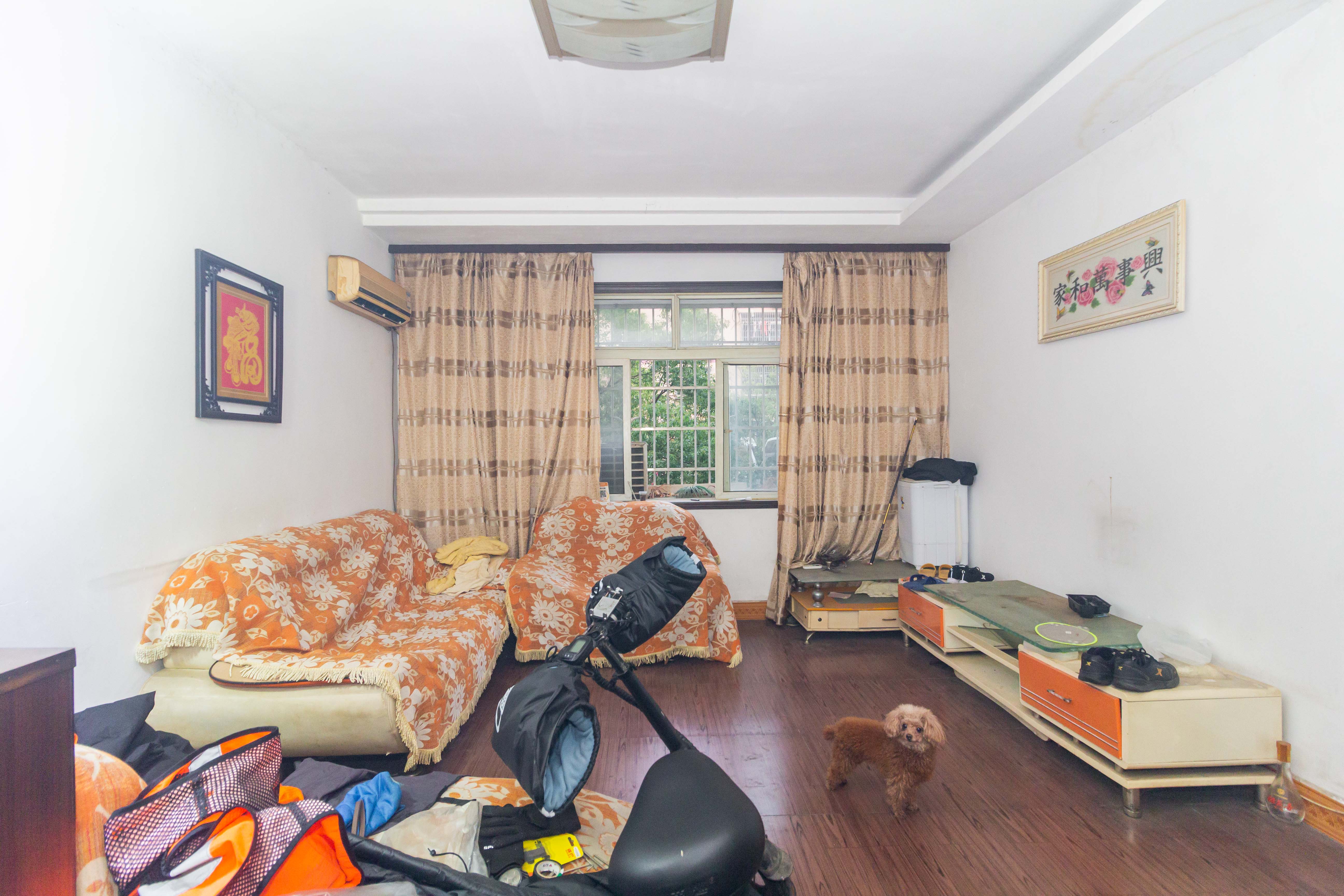 泉塘小区  3室2厅2卫    45.0万 泉塘小区  3室2厅2卫    45.0万客厅