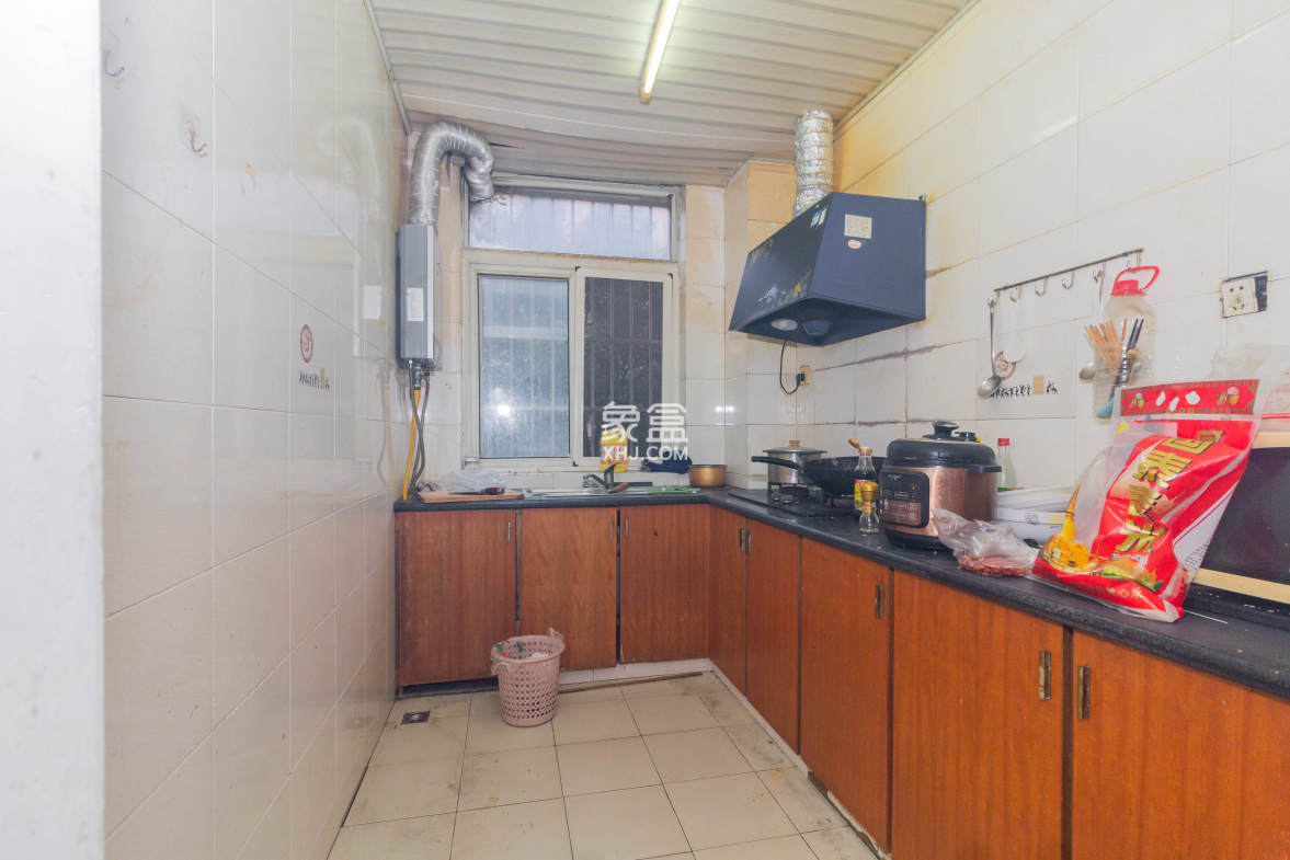泉塘小区  3室2厅2卫    45.0万 泉塘小区  3室2厅2卫    45.0万厨房
