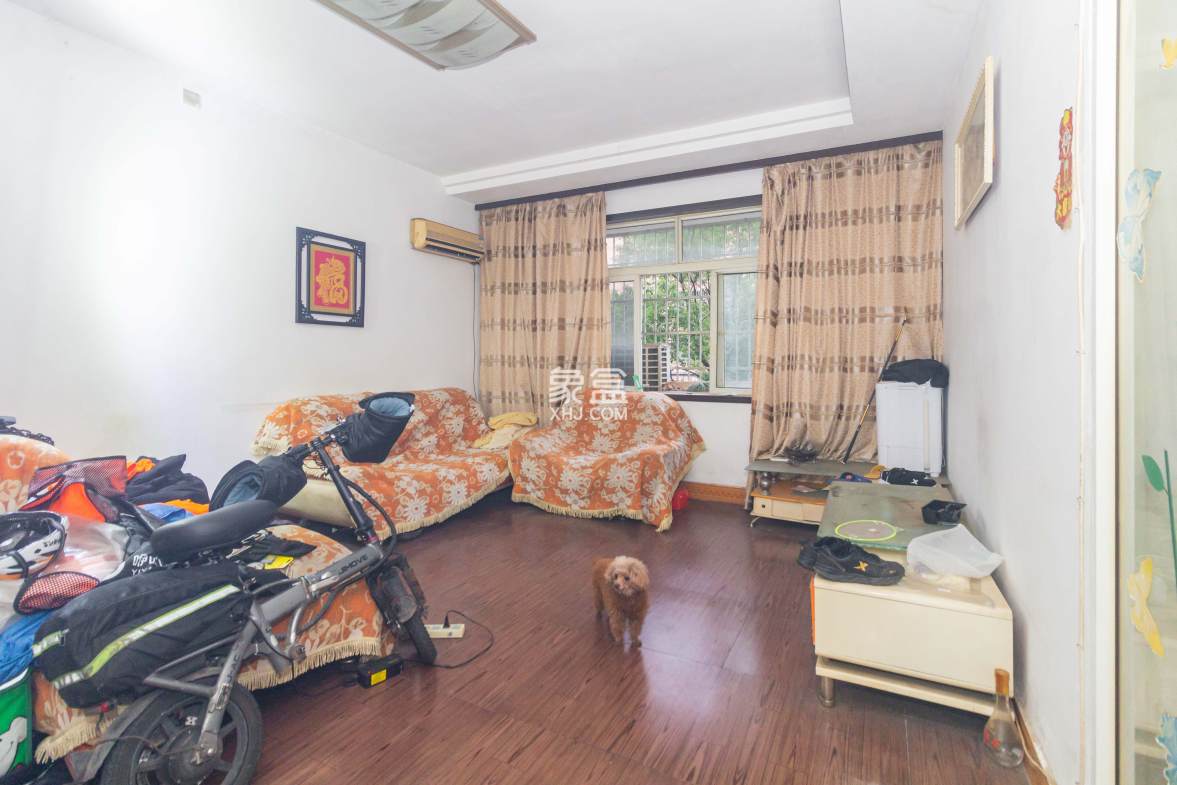 泉塘小区  3室2厅2卫    45.0万 泉塘小区  3室2厅2卫    45.0万客厅