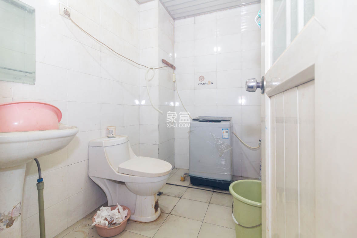 泉塘小区  3室2厅2卫    45.0万 泉塘小区  3室2厅2卫    45.0万卫生间