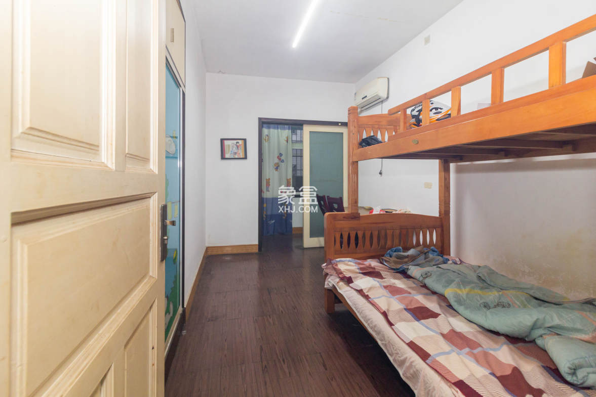 泉塘小区  3室2厅2卫    45.0万 泉塘小区  3室2厅2卫    45.0万卧室