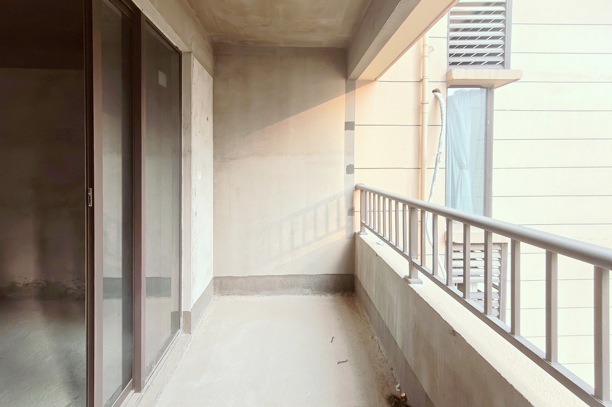 长房星珑湾  4室2厅2卫    67.0万 长房星珑湾  4室2厅2卫    67.0万阳台