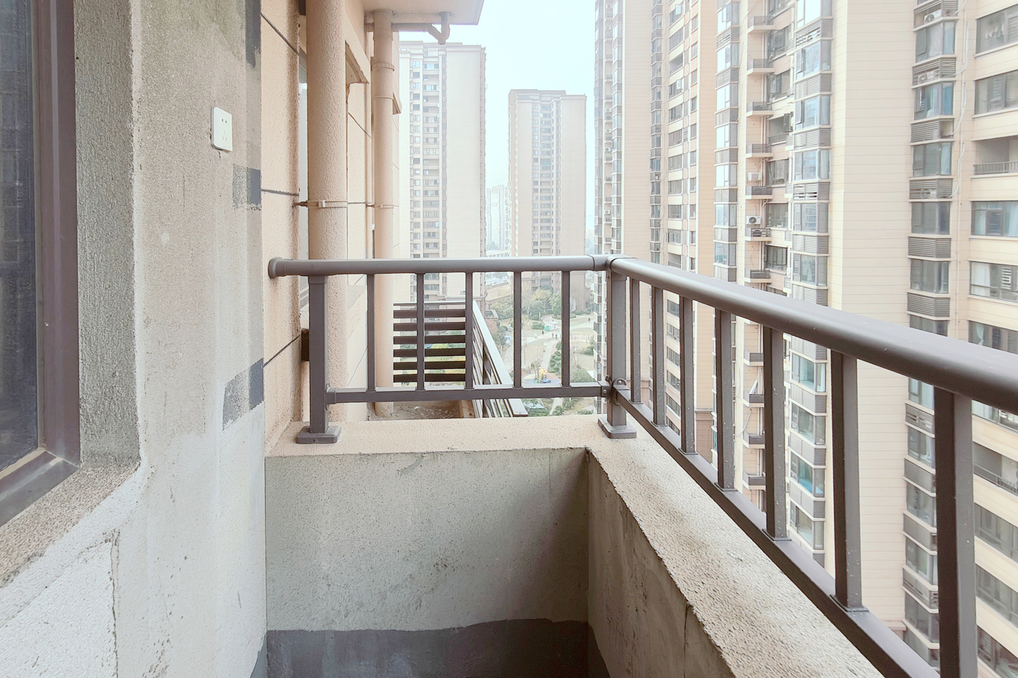 长房星珑湾  4室2厅2卫    67.0万 长房星珑湾  4室2厅2卫    67.0万阳台