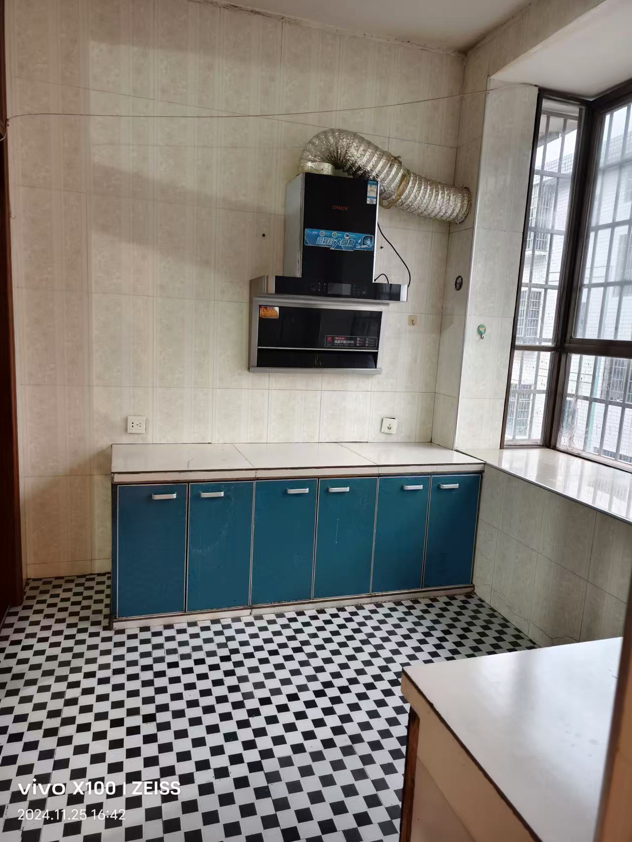 罗家小区西区 3室2厅2卫 800.0元/月 罗家小区西区 3室2厅2卫 800.0元/月室内图